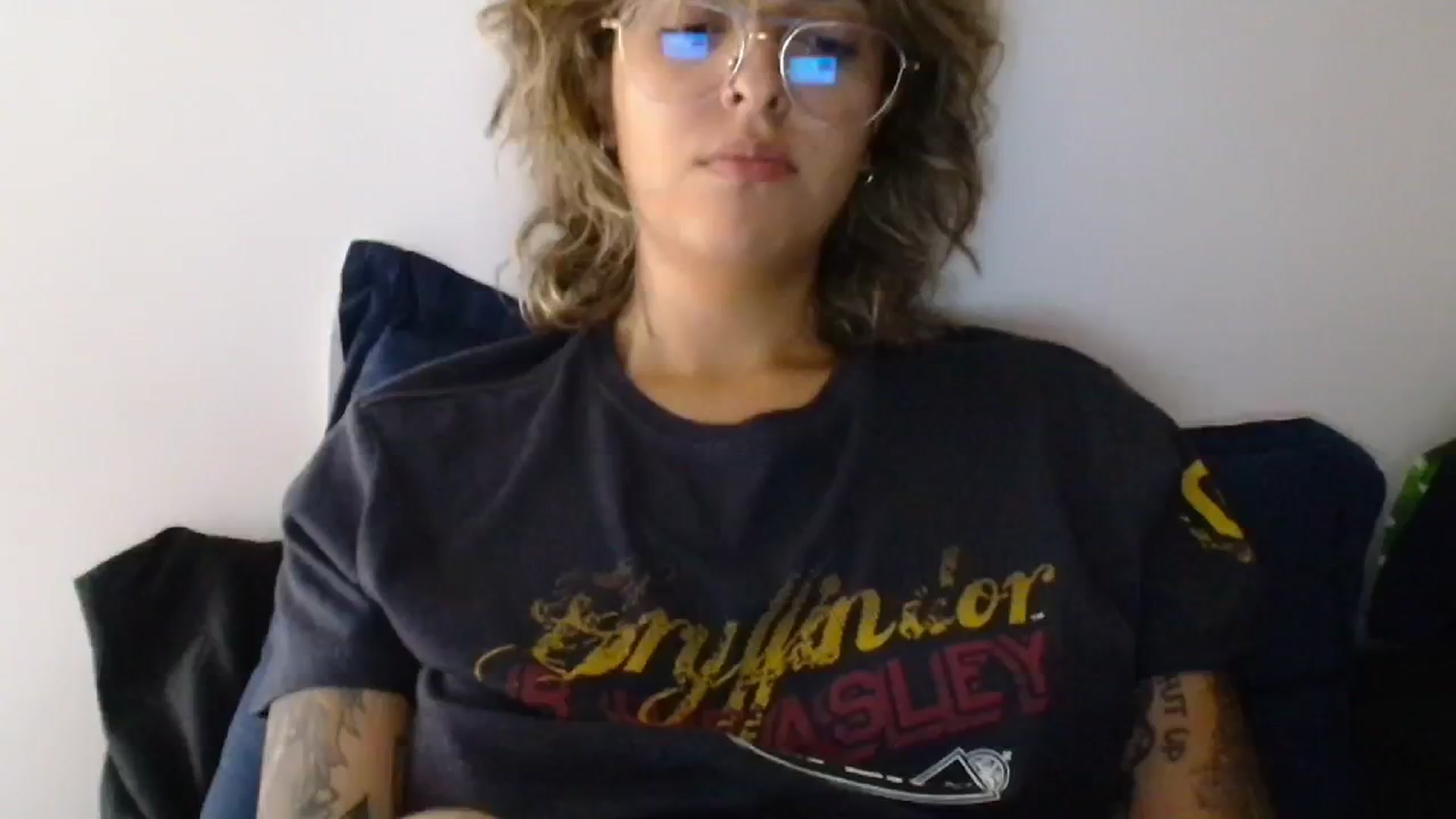 Gallery image thumbnail from RiversideCA's myfreecams stream on, 05/02/2024, 16:31 image 16 of 20
