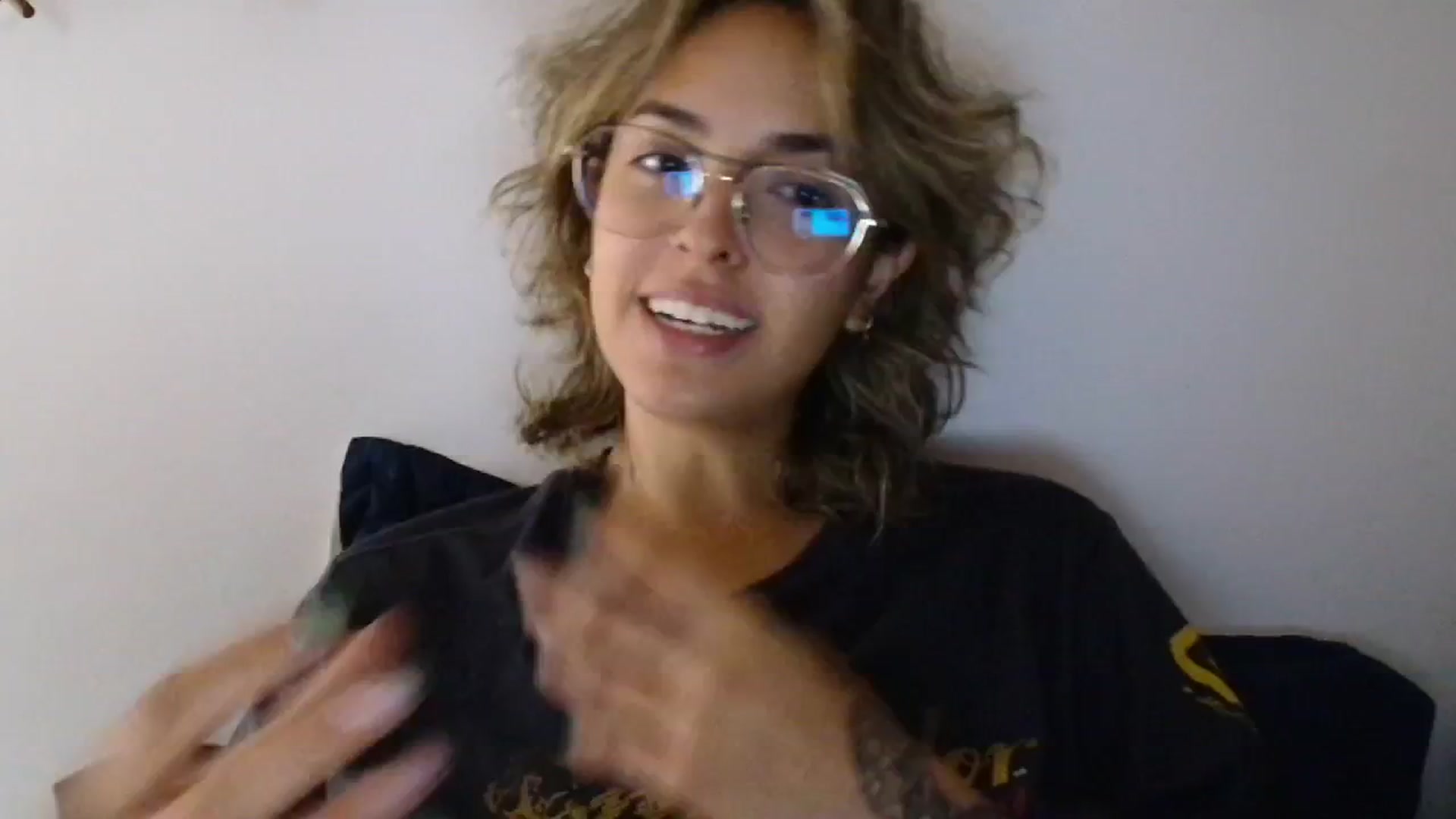 Gallery image thumbnail from RiversideCA's myfreecams stream on, 05/02/2024, 16:31 image 1 of 20