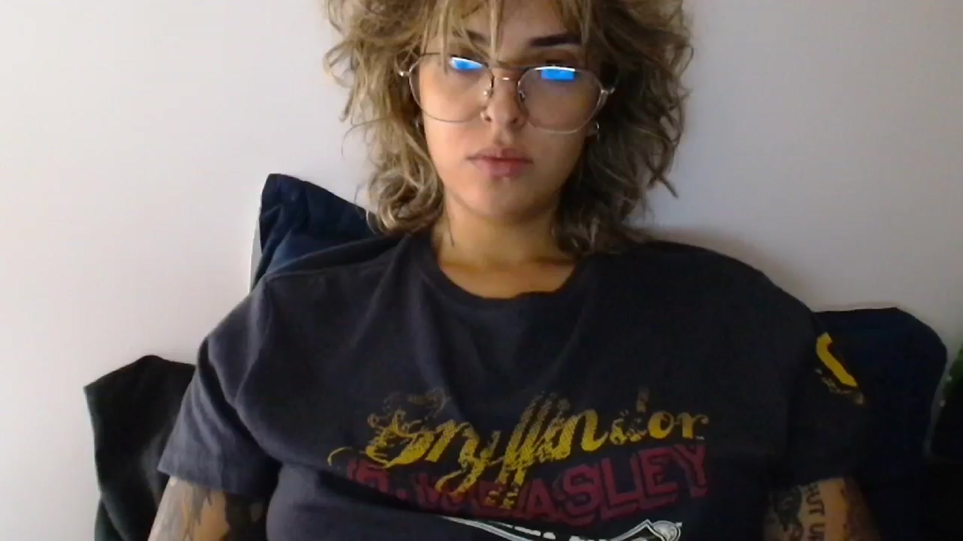 Gallery image thumbnail from RiversideCA's myfreecams stream on, 05/02/2024, 16:31 image 15 of 20