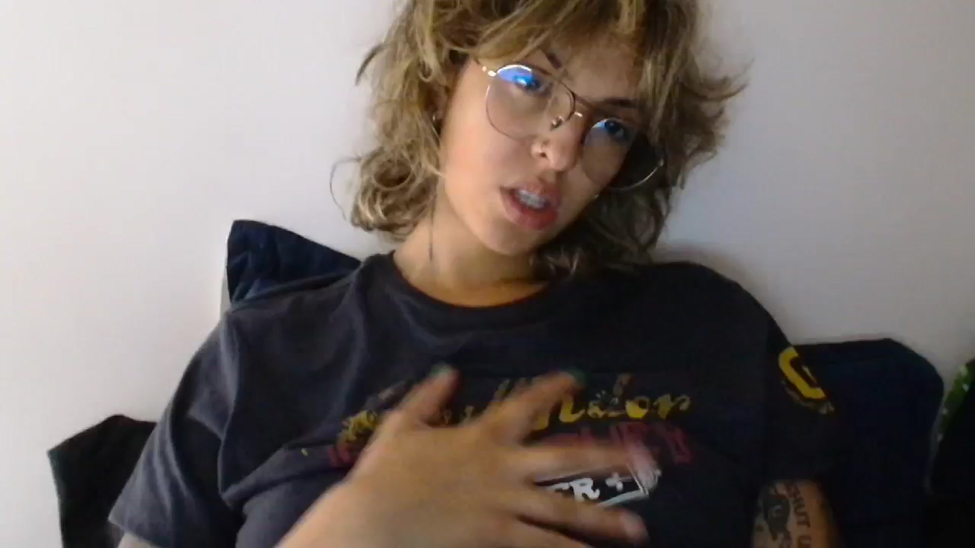Gallery image thumbnail from RiversideCA's myfreecams stream on, 05/02/2024, 16:31 image 14 of 20
