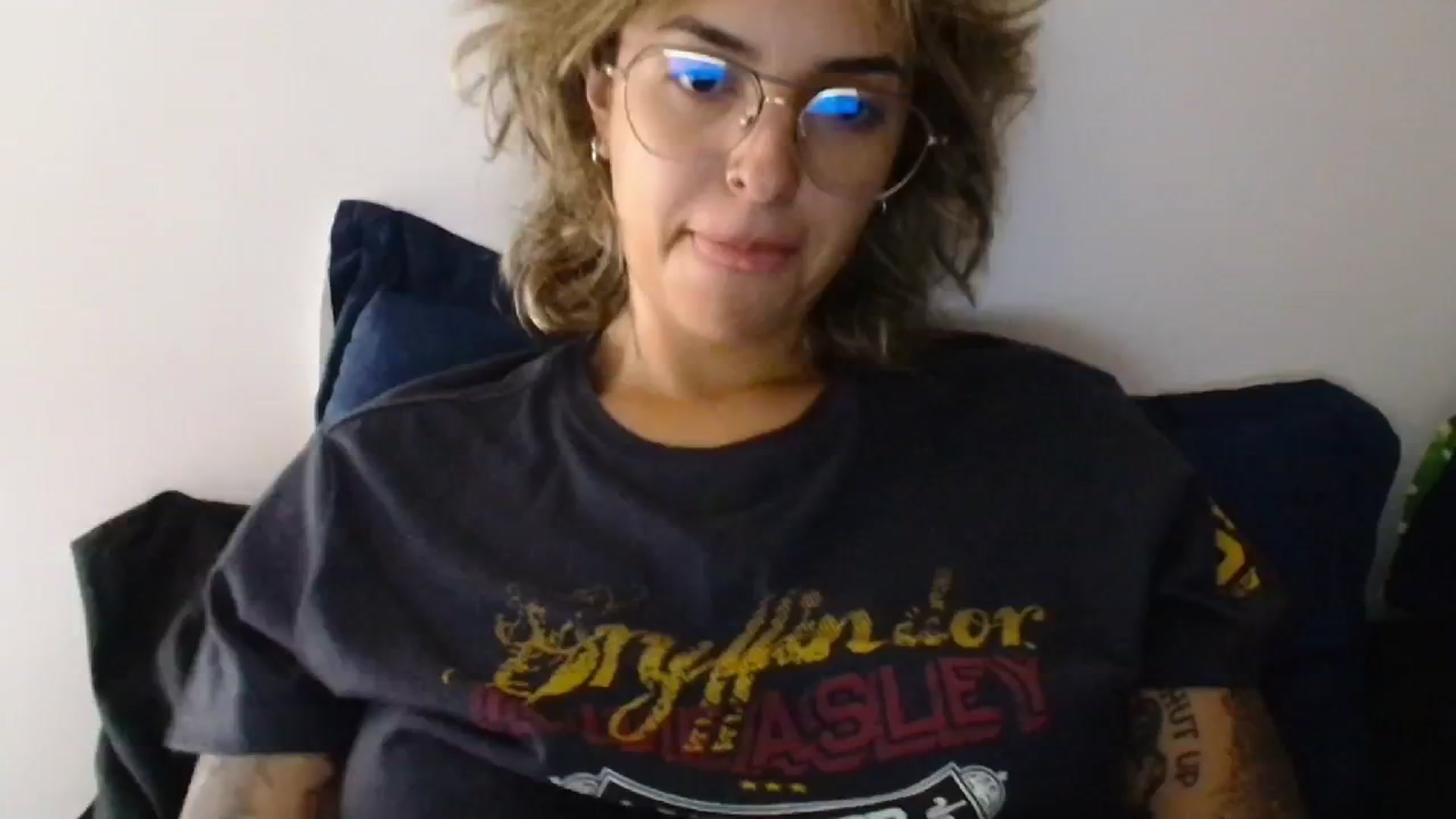 Gallery image thumbnail from RiversideCA's myfreecams stream on, 05/02/2024, 17:03 image 5 of 20