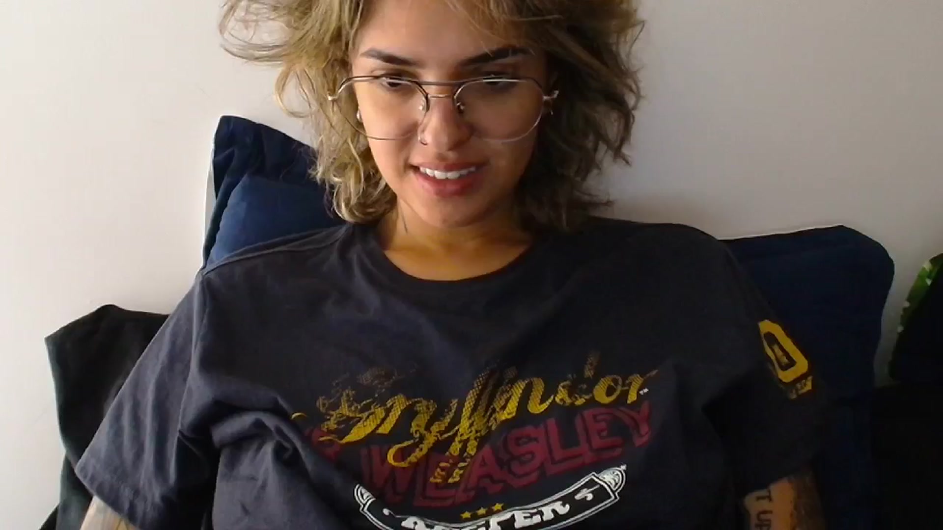 Gallery image thumbnail from RiversideCA's myfreecams stream on, 05/02/2024, 17:03 image 15 of 20