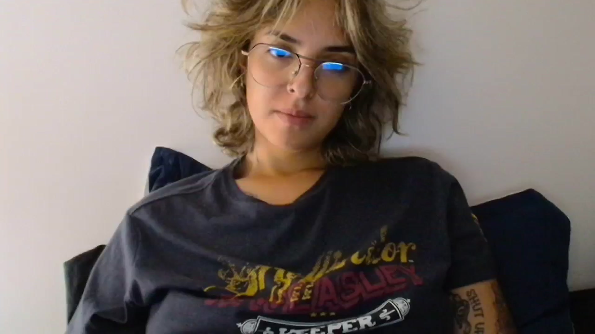 Gallery image thumbnail from RiversideCA's myfreecams stream on, 05/02/2024, 18:06 image 7 of 20