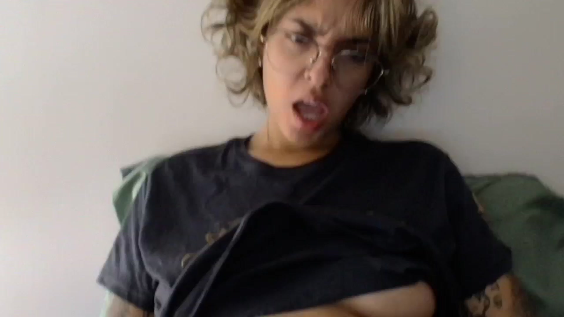 Gallery image thumbnail from RiversideCA's myfreecams stream on, 05/11/2024, 16:31 image 3 of 20