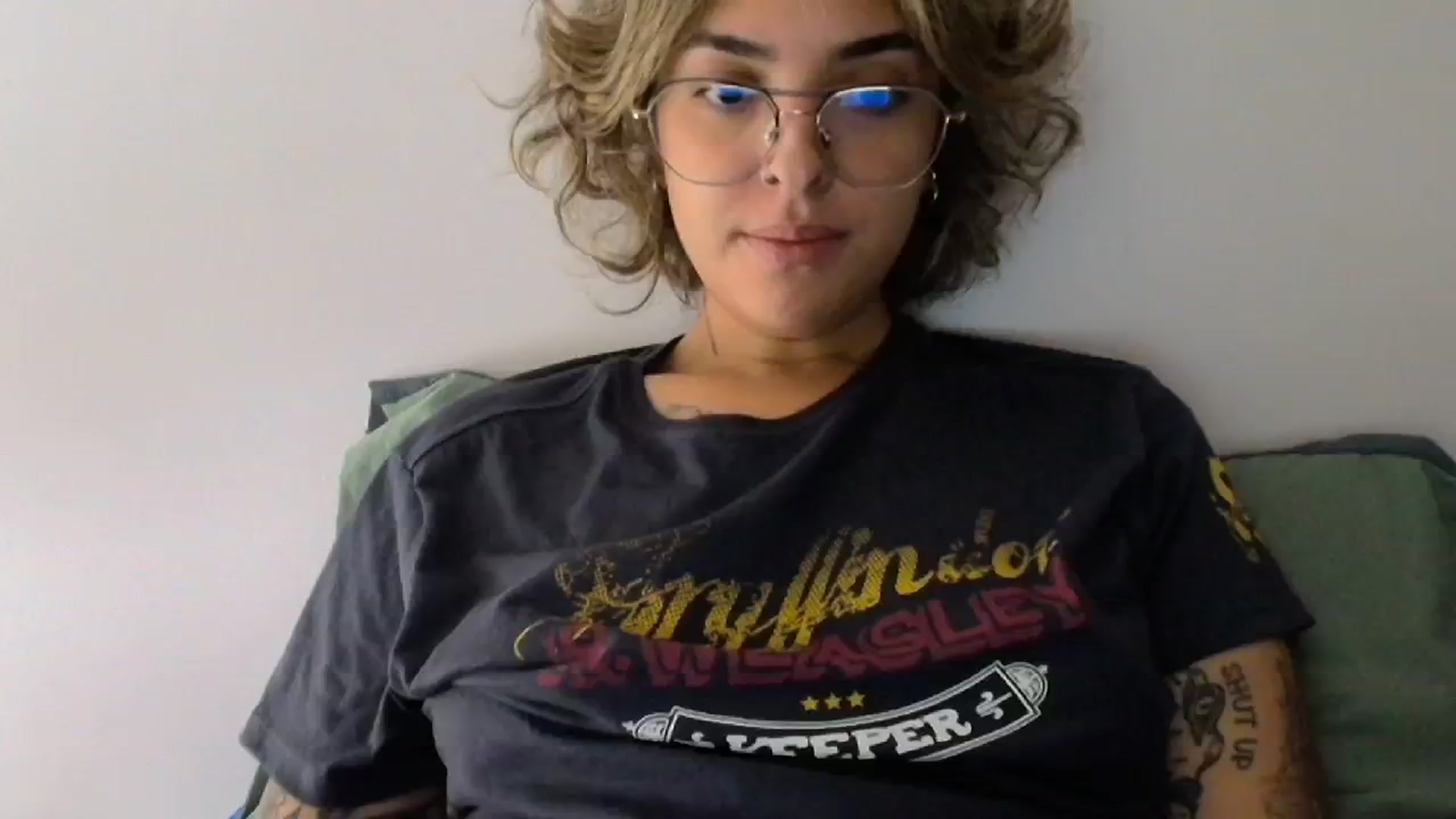 Gallery image thumbnail from RiversideCA's myfreecams stream on, 05/11/2024, 16:54 image 16 of 20