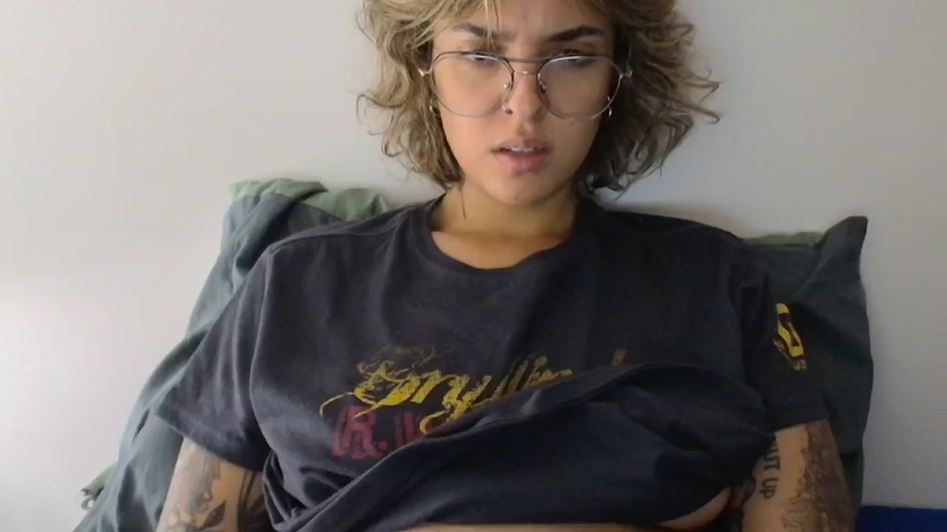 Gallery image thumbnail from RiversideCA's myfreecams stream on, 05/18/2024, 18:25 image 8 of 20