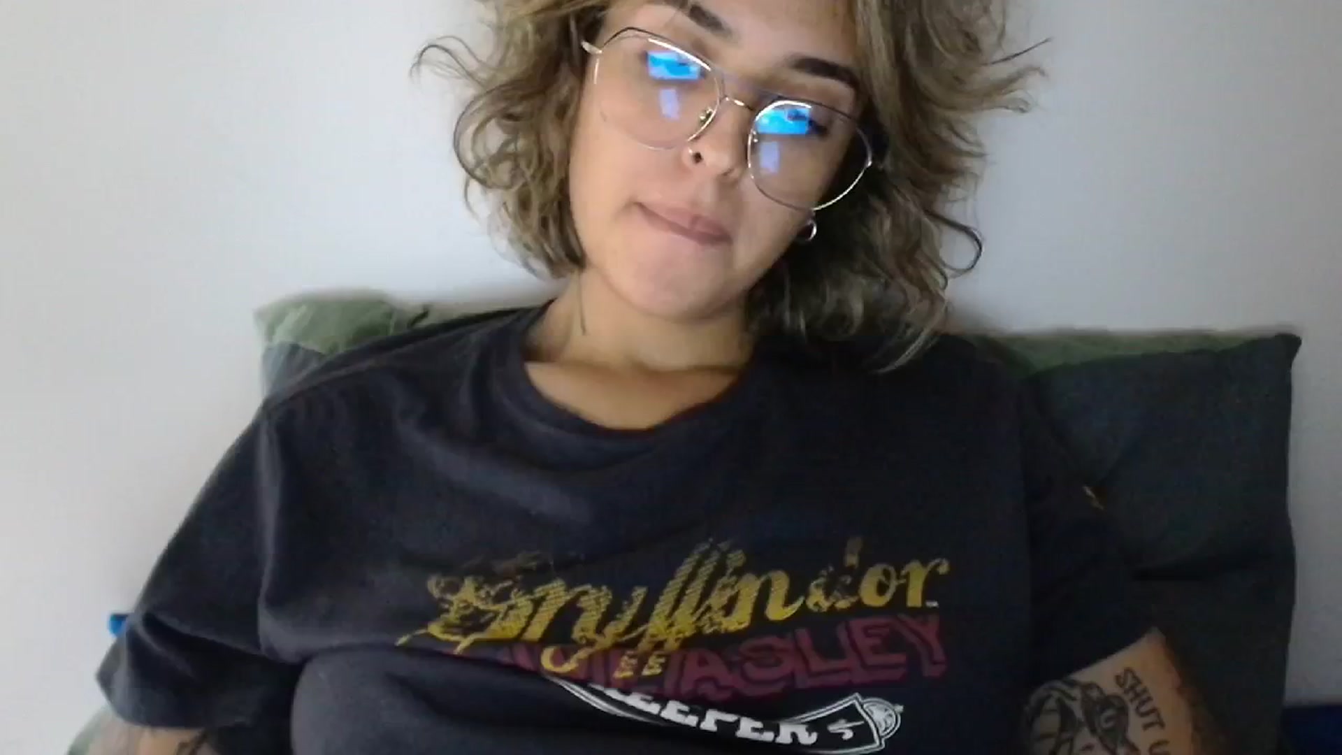 Gallery image thumbnail from RiversideCA's myfreecams stream on, 05/18/2024, 18:57 image 18 of 20
