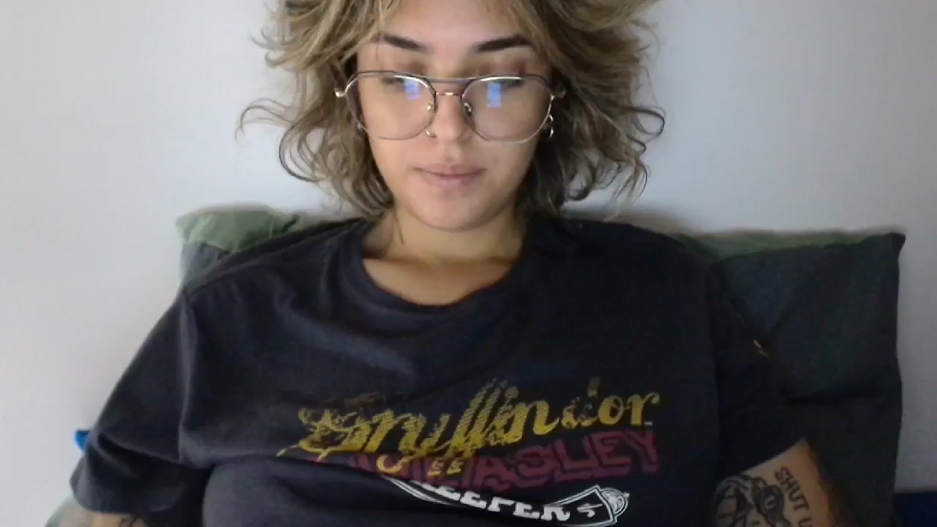 Gallery image thumbnail from RiversideCA's myfreecams stream on, 05/18/2024, 18:57 image 17 of 20