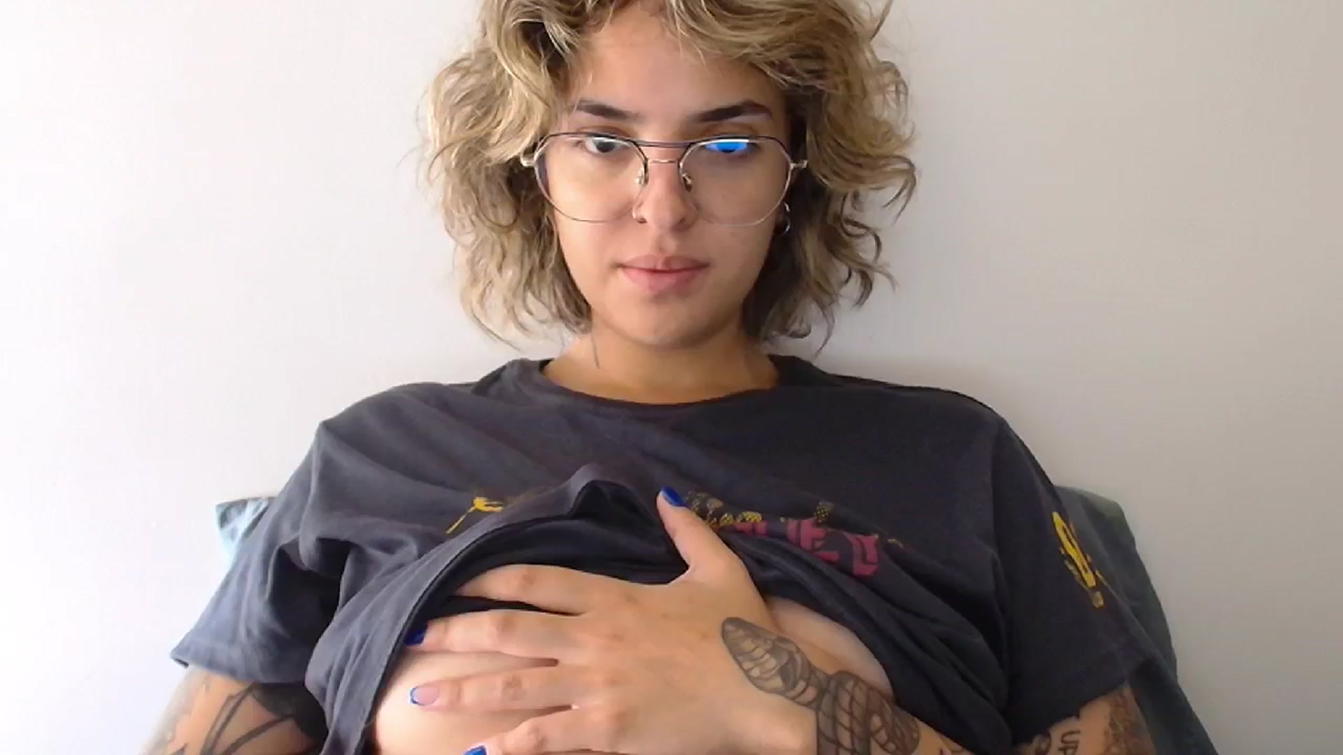 Gallery image thumbnail from RiversideCA's myfreecams stream on, 05/21/2024, 15:33 image 10 of 20