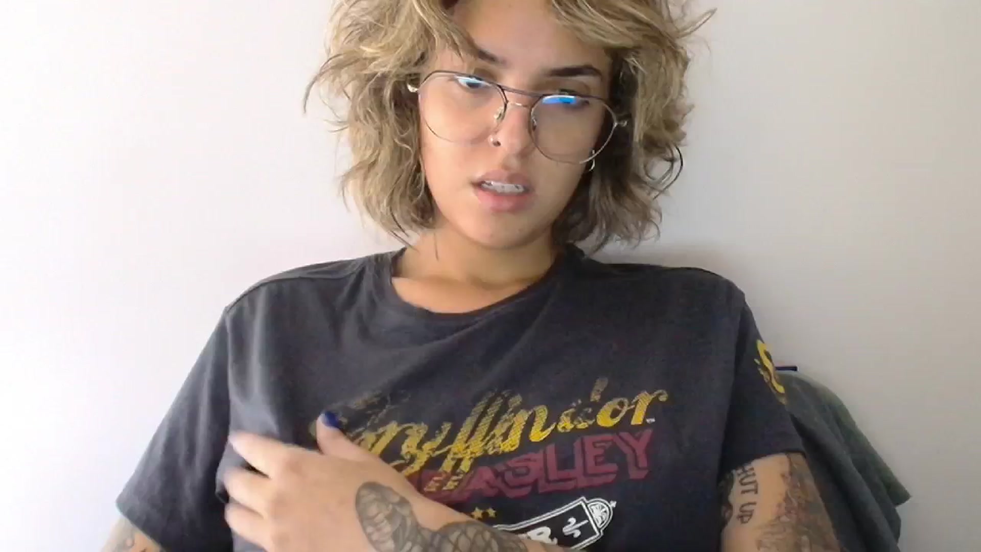 Gallery image thumbnail from RiversideCA's myfreecams stream on, 05/21/2024, 17:09 image 10 of 20