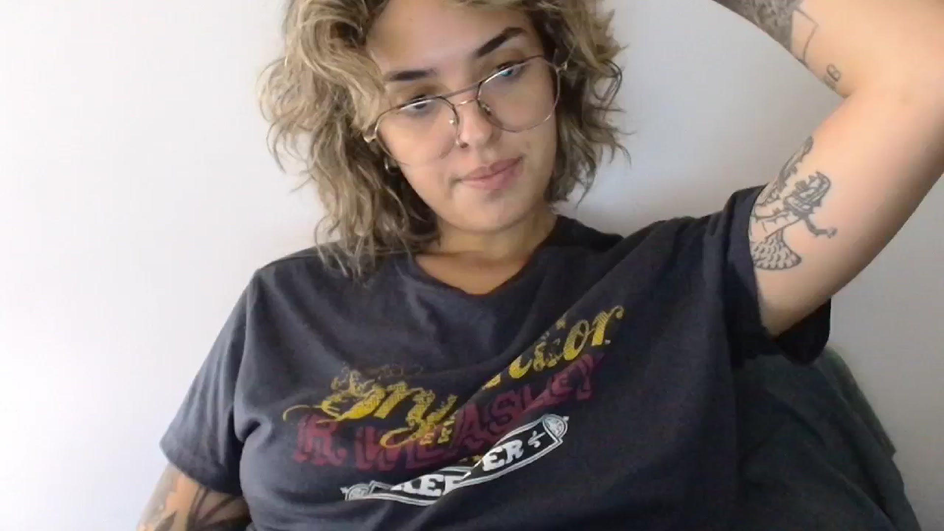 Gallery image thumbnail from RiversideCA's myfreecams stream on, 05/21/2024, 17:09 image 6 of 20