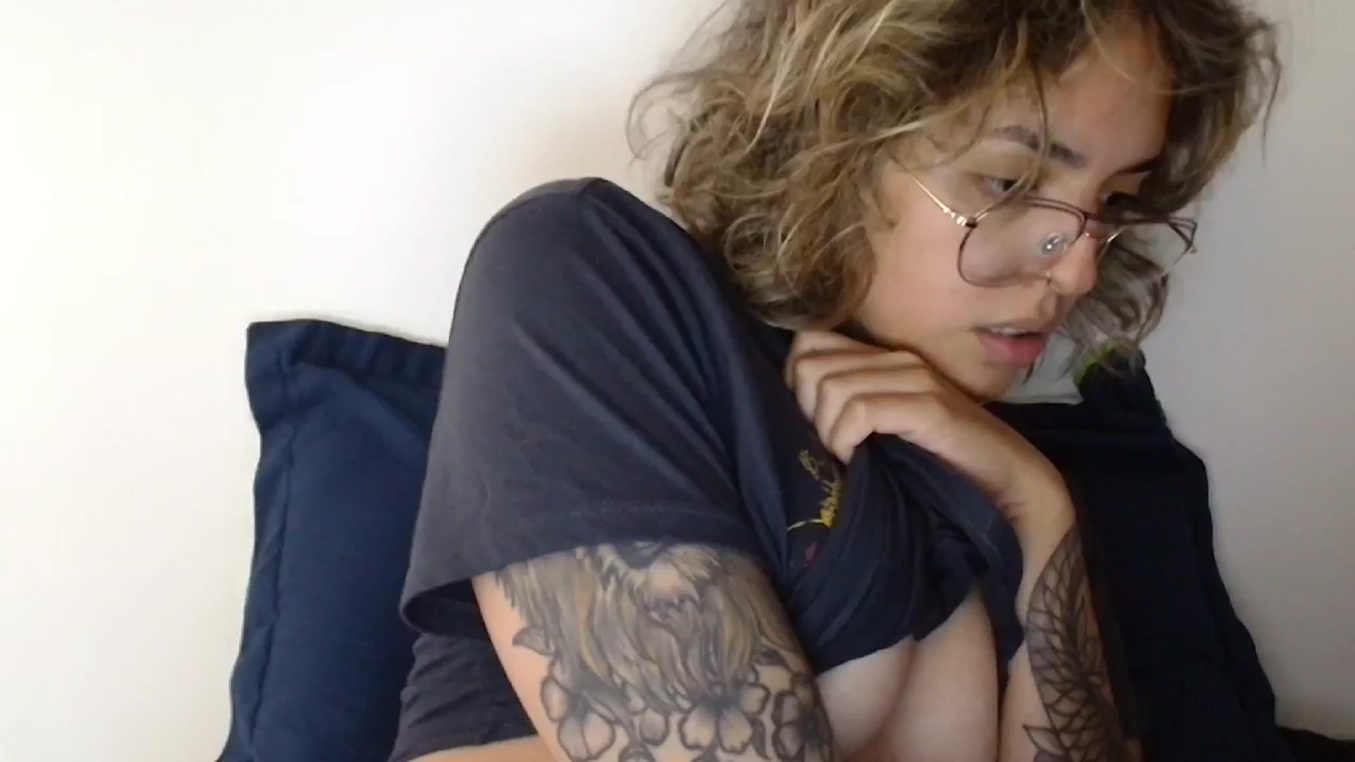 Gallery image thumbnail from RiversideCA's myfreecams stream on, 05/29/2024, 18:34 image 19 of 20