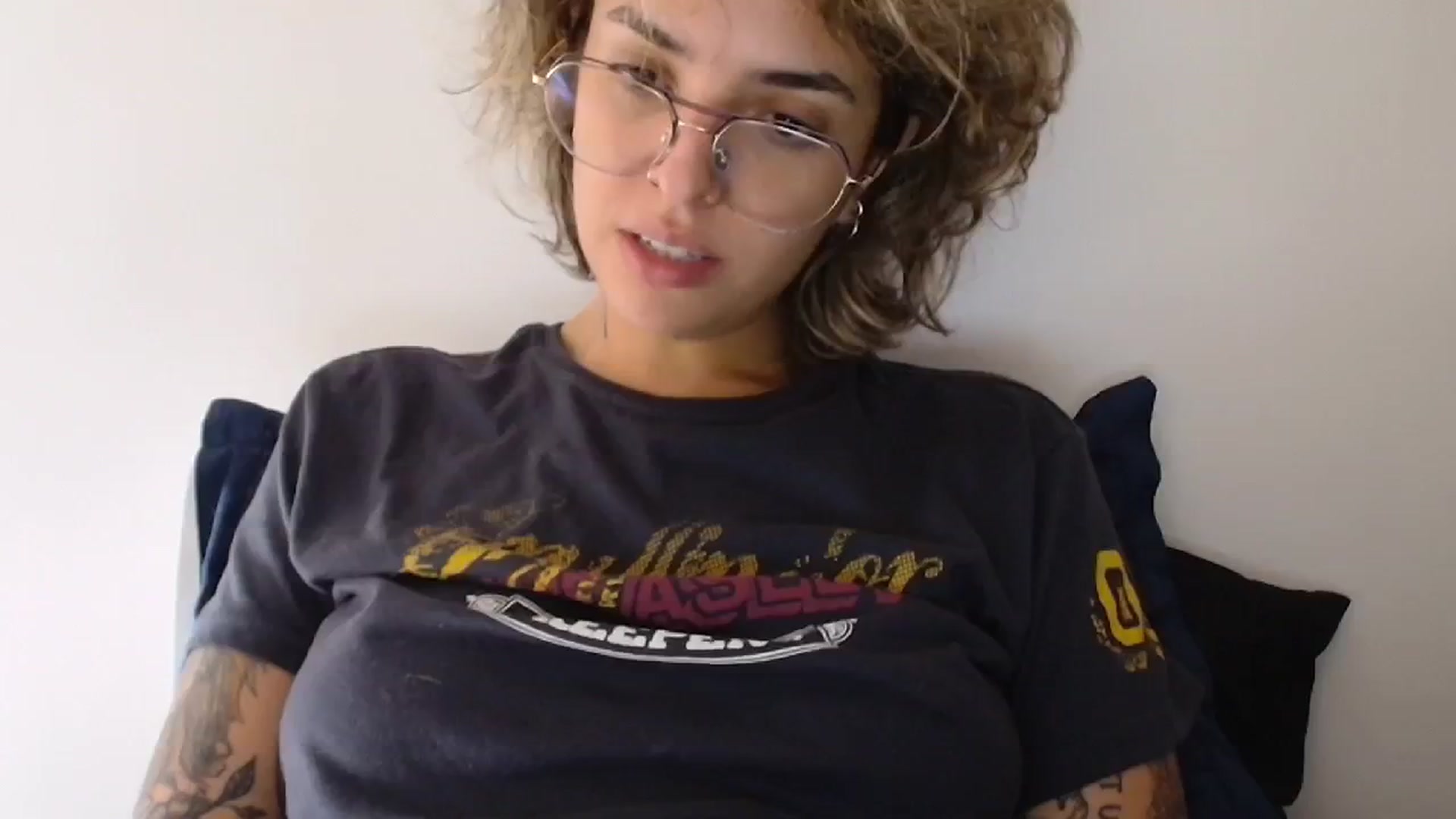 Gallery image thumbnail from RiversideCA's myfreecams stream on, 05/31/2024, 17:21 image 6 of 20