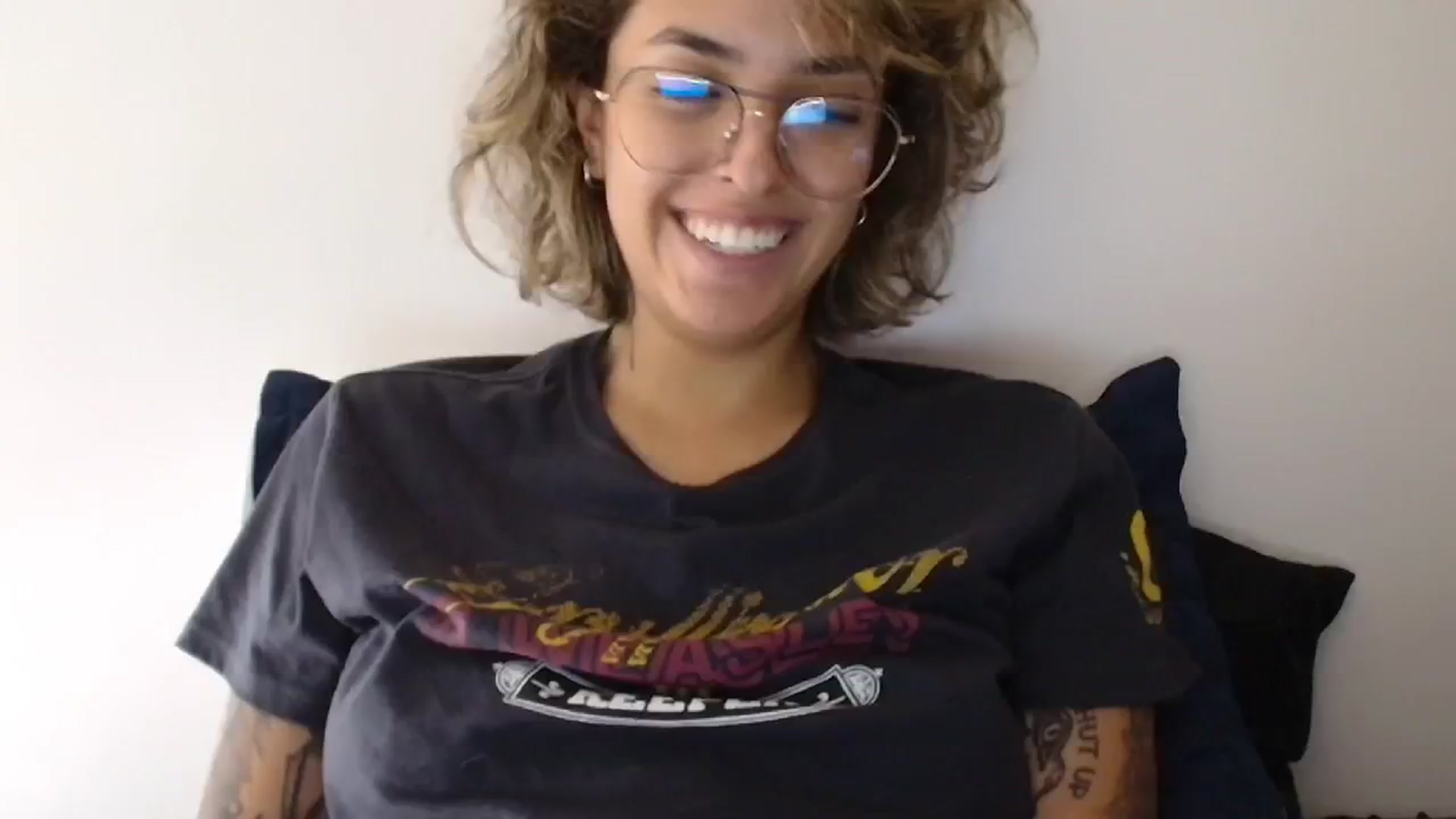 Gallery image thumbnail from RiversideCA's myfreecams stream on, 05/31/2024, 17:21 image 14 of 20