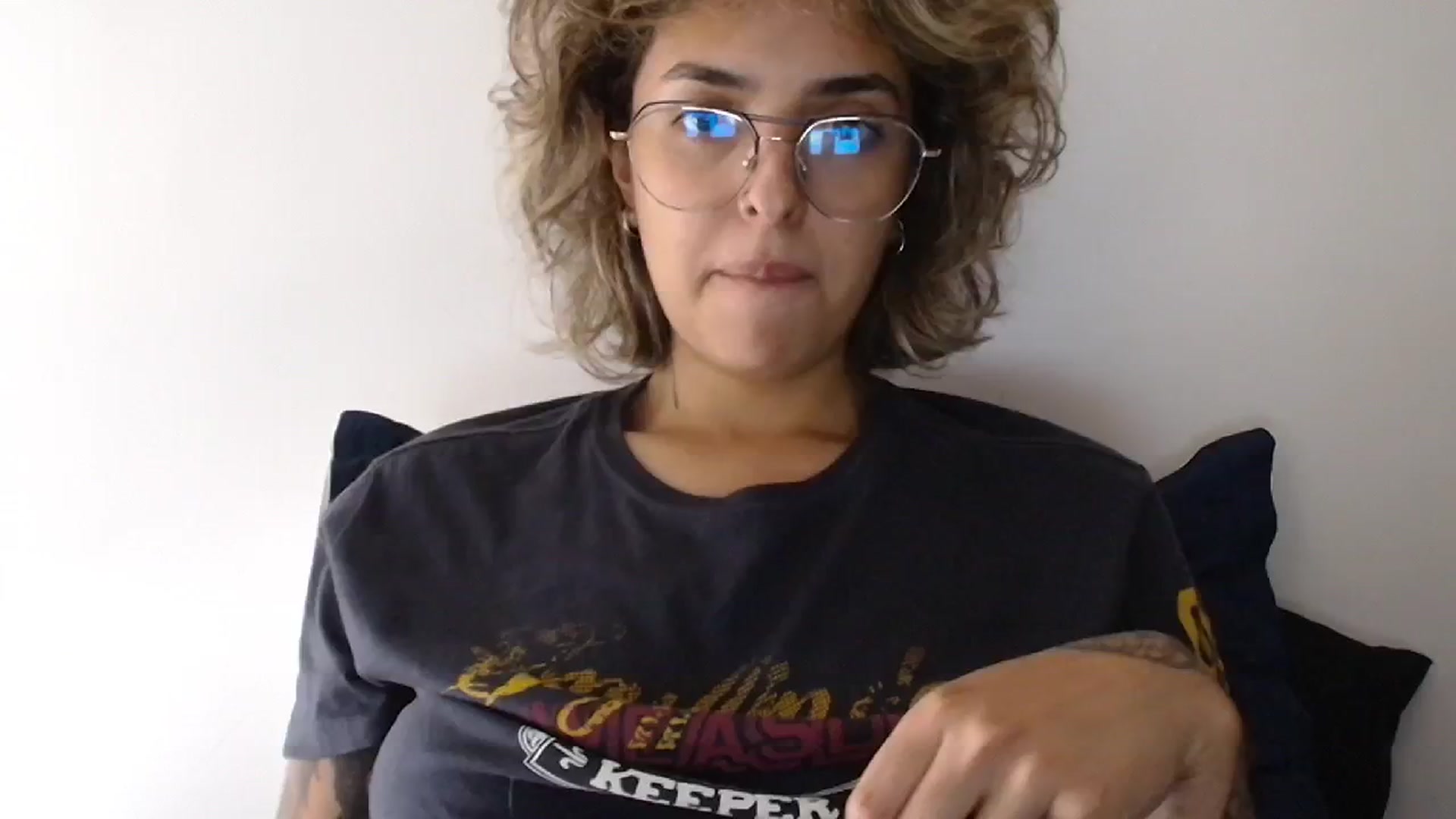 Gallery image thumbnail from RiversideCA's myfreecams stream on, 05/31/2024, 17:38 image 7 of 20