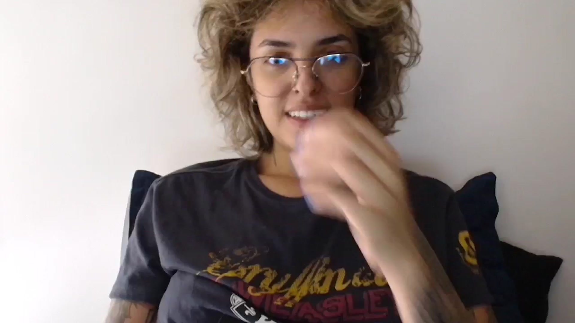 Gallery image thumbnail from RiversideCA's myfreecams stream on, 05/31/2024, 17:38 image 8 of 20