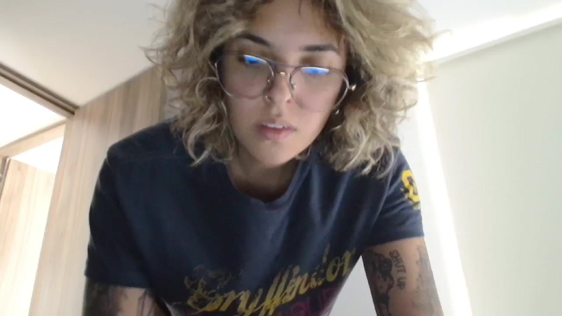 Gallery image thumbnail from RiversideCA's myfreecams stream on, 06/04/2024, 22:23 image 5 of 20