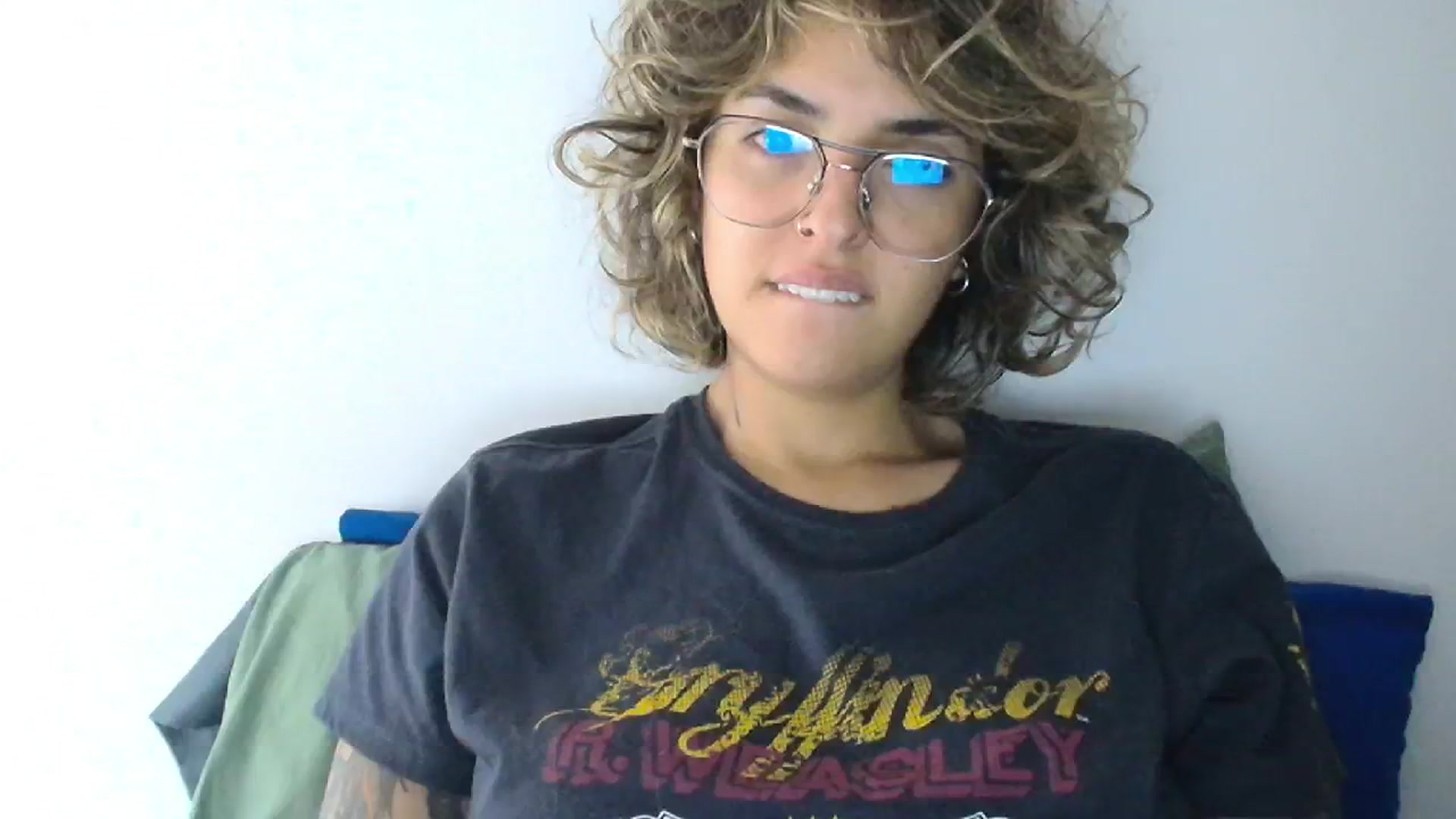 Gallery image thumbnail from RiversideCA's myfreecams stream on, 06/17/2024, 16:47 image 7 of 20