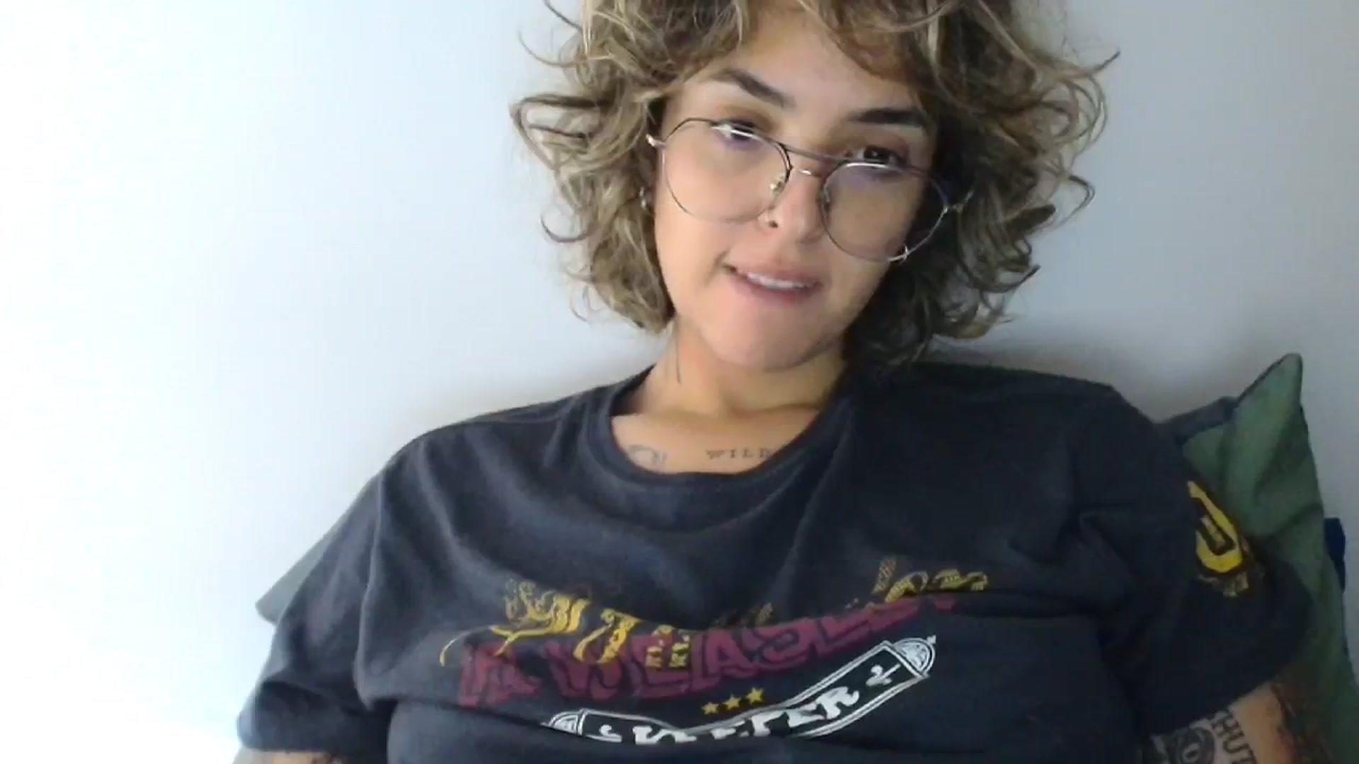 Gallery image thumbnail from RiversideCA's myfreecams stream on, 06/17/2024, 17:28 image 19 of 20