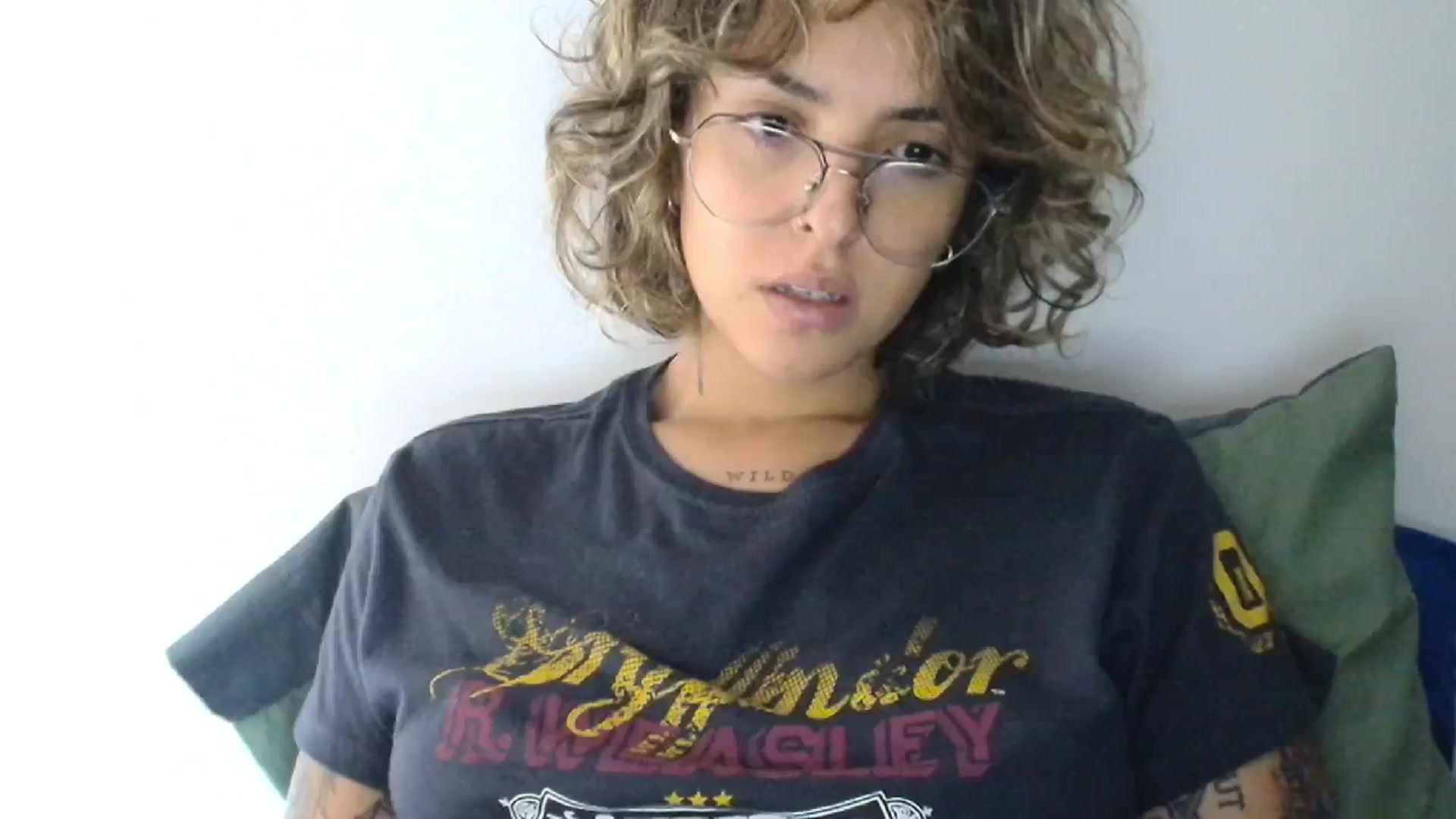 Gallery image thumbnail from RiversideCA's myfreecams stream on, 06/17/2024, 19:12 image 4 of 20