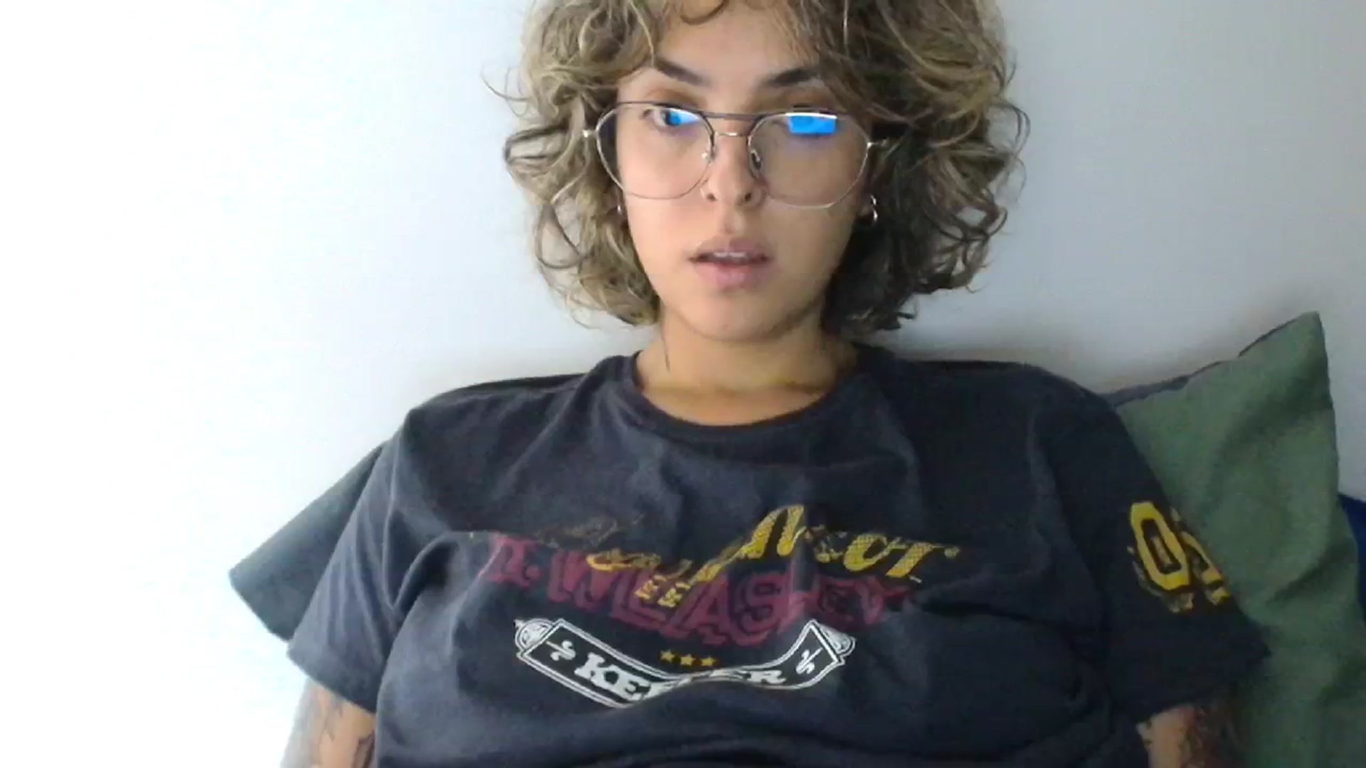 Gallery image thumbnail from RiversideCA's myfreecams stream on, 06/17/2024, 19:12 image 3 of 20