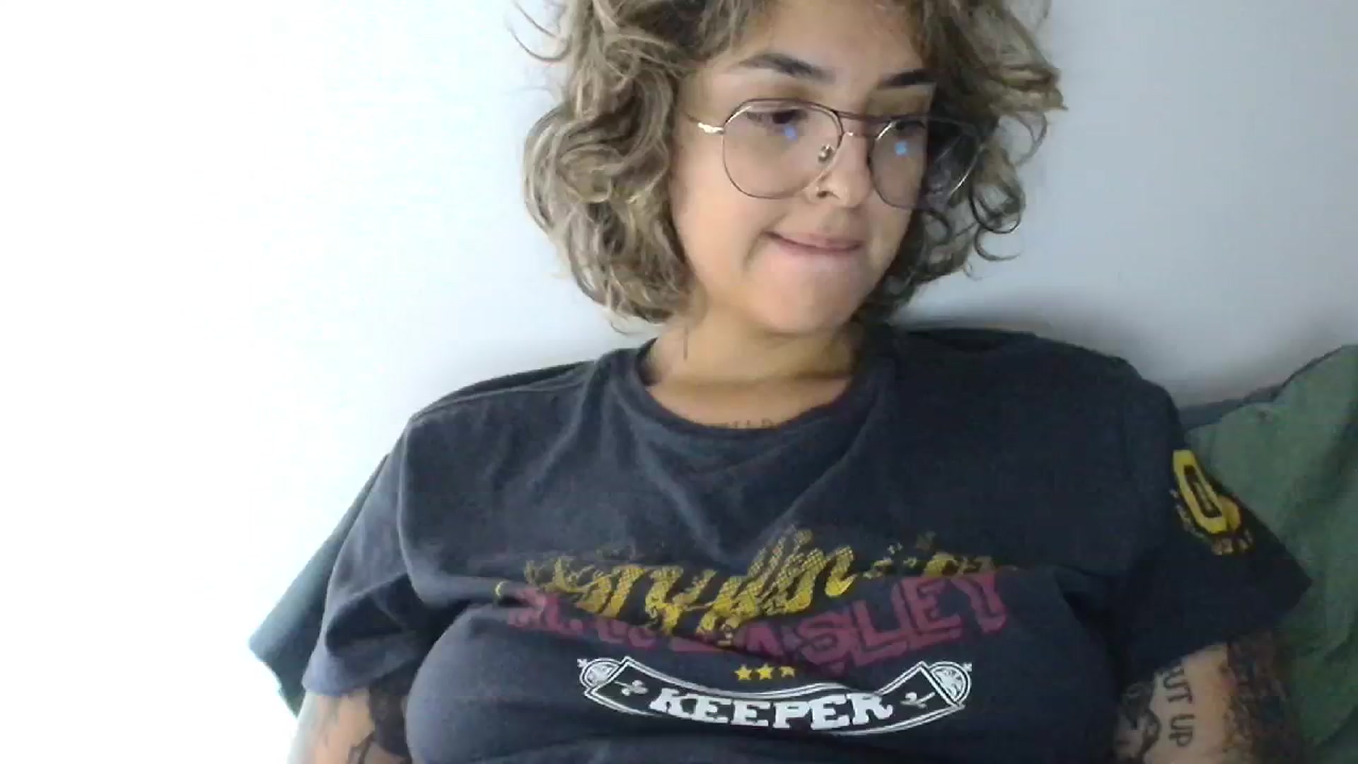 Gallery image thumbnail from RiversideCA's myfreecams stream on, 06/17/2024, 19:12 image 18 of 20