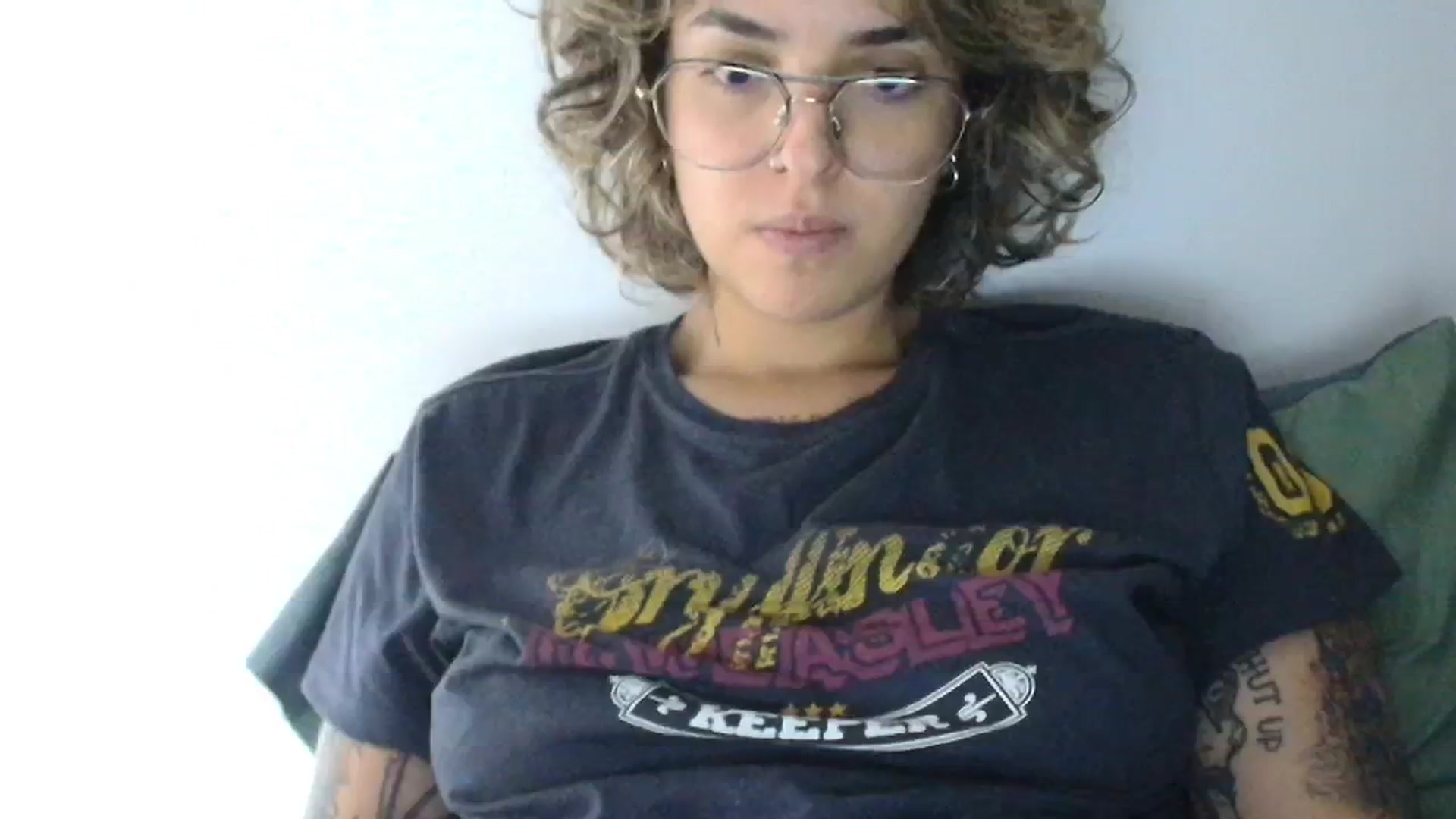 Gallery image thumbnail from RiversideCA's myfreecams stream on, 06/17/2024, 19:12 image 17 of 20
