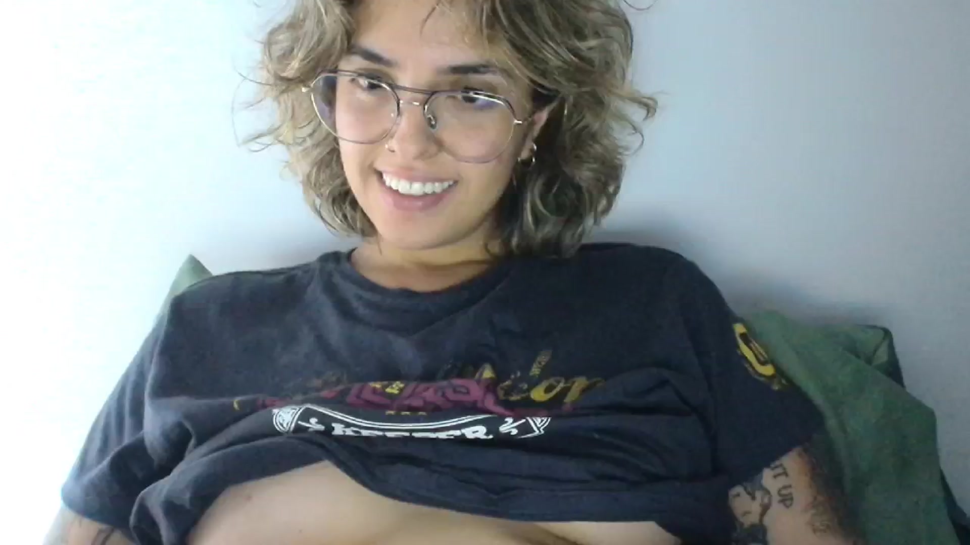 Gallery image thumbnail from RiversideCA's myfreecams stream on, 06/18/2024, 05:49 image 6 of 20