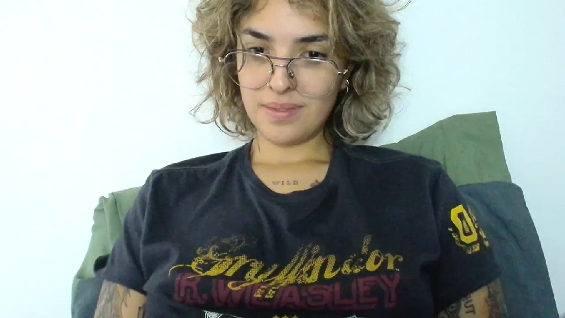 Gallery image thumbnail from RiversideCA's myfreecams stream on, 06/19/2024, 19:11 image 3 of 20