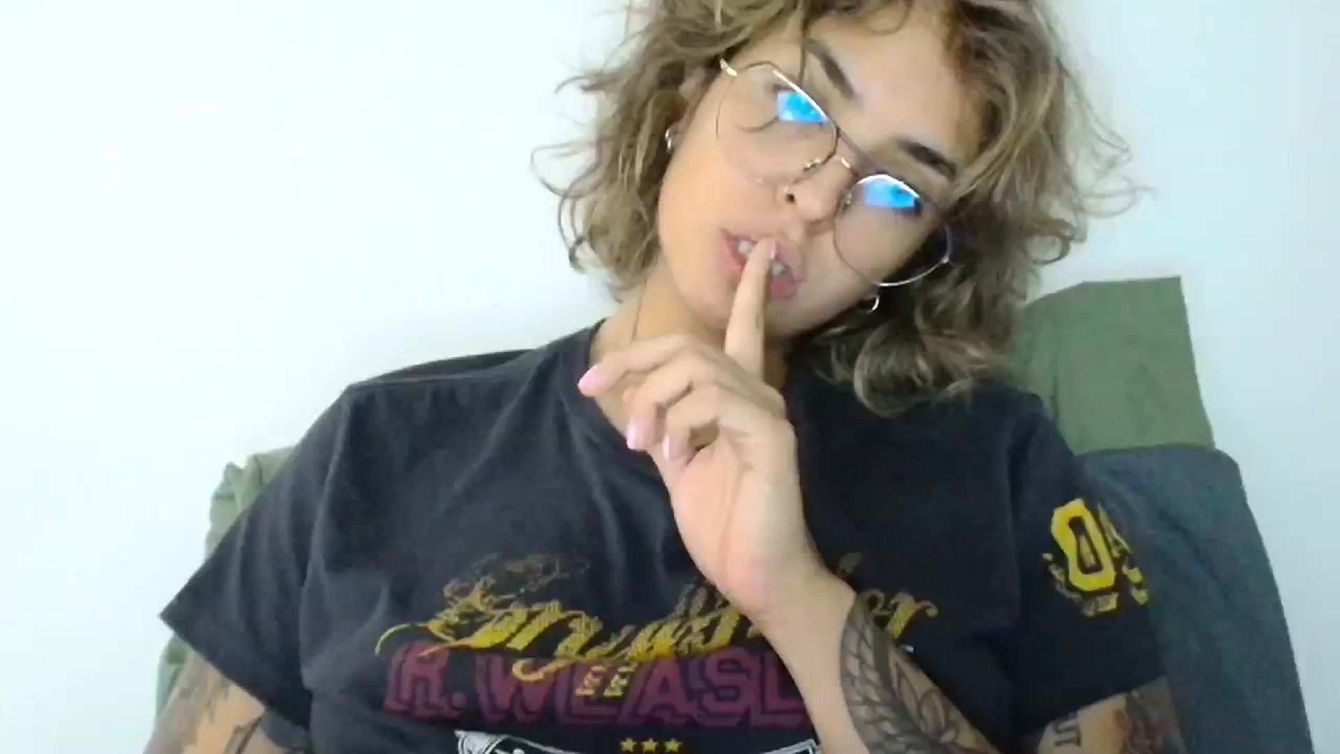 Gallery image thumbnail from RiversideCA's myfreecams stream on, 06/19/2024, 19:11 image 2 of 20