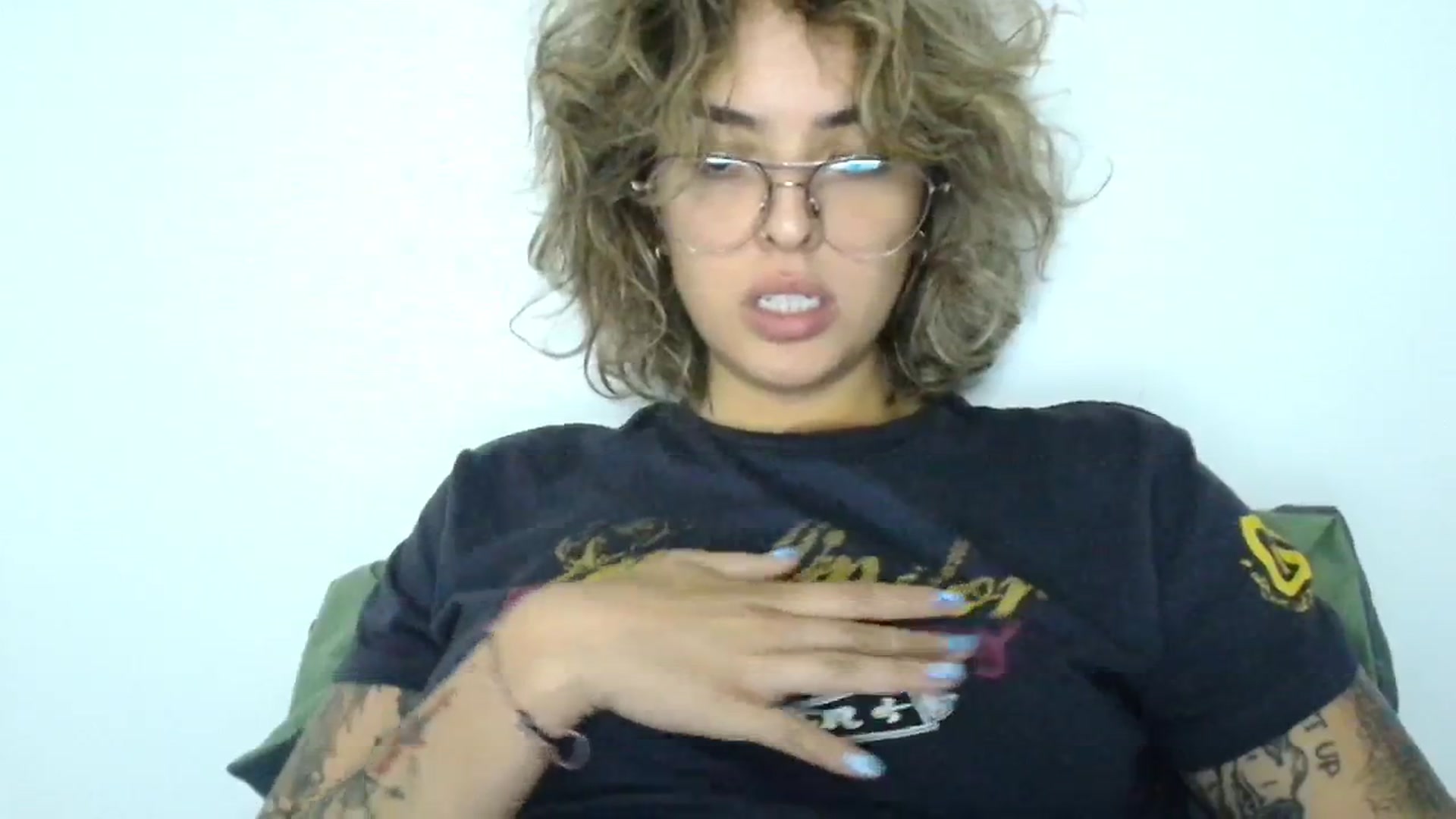 Gallery image thumbnail from RiversideCA's myfreecams stream on, 06/19/2024, 19:11 image 17 of 20
