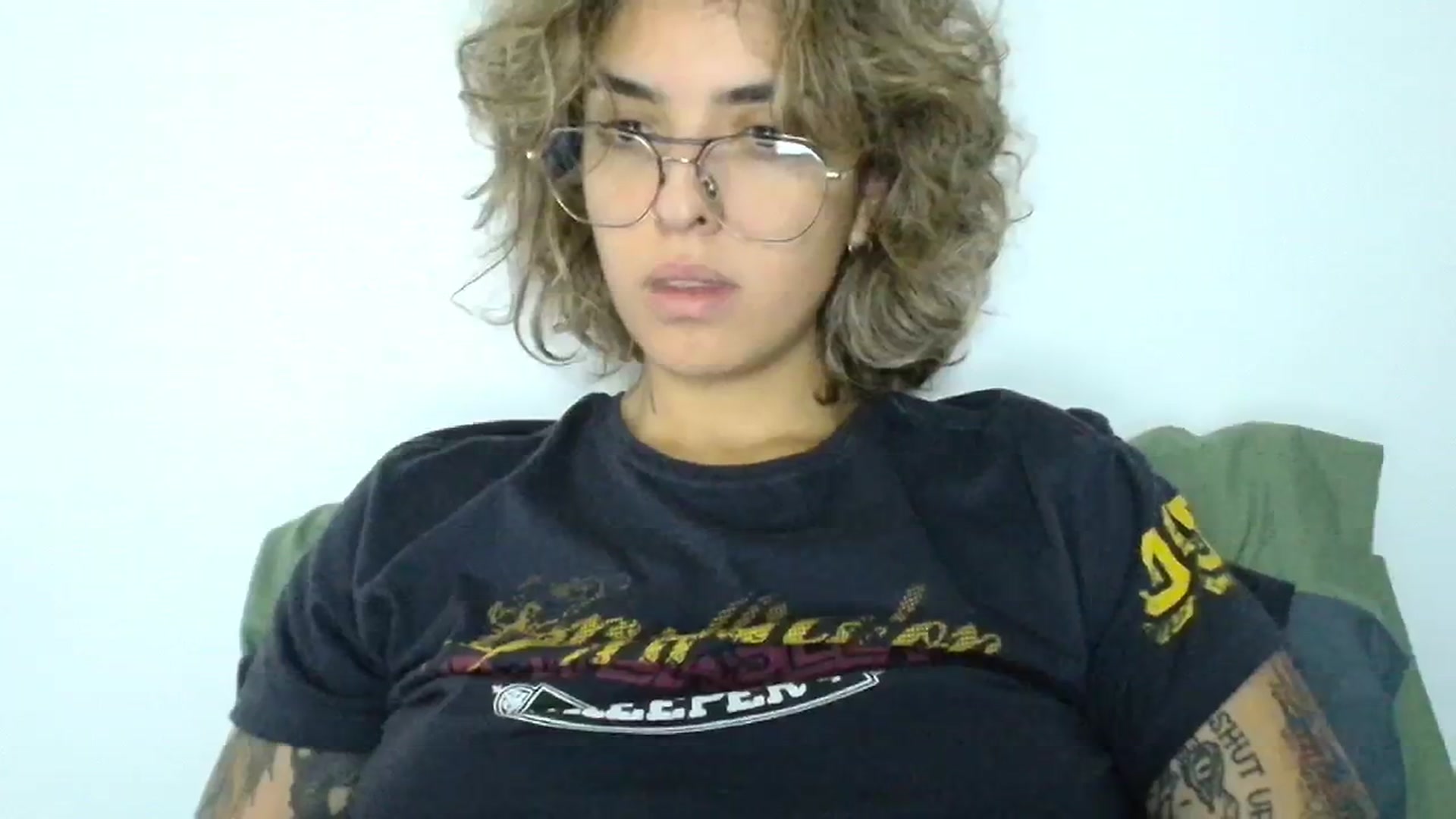 Gallery image thumbnail from RiversideCA's myfreecams stream on, 06/19/2024, 19:11 image 7 of 20