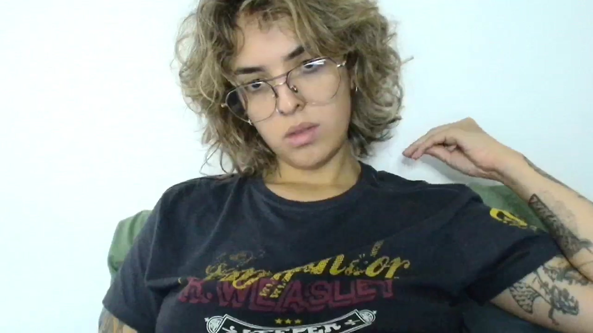 Gallery image thumbnail from RiversideCA's myfreecams stream on, 06/19/2024, 19:11 image 6 of 20