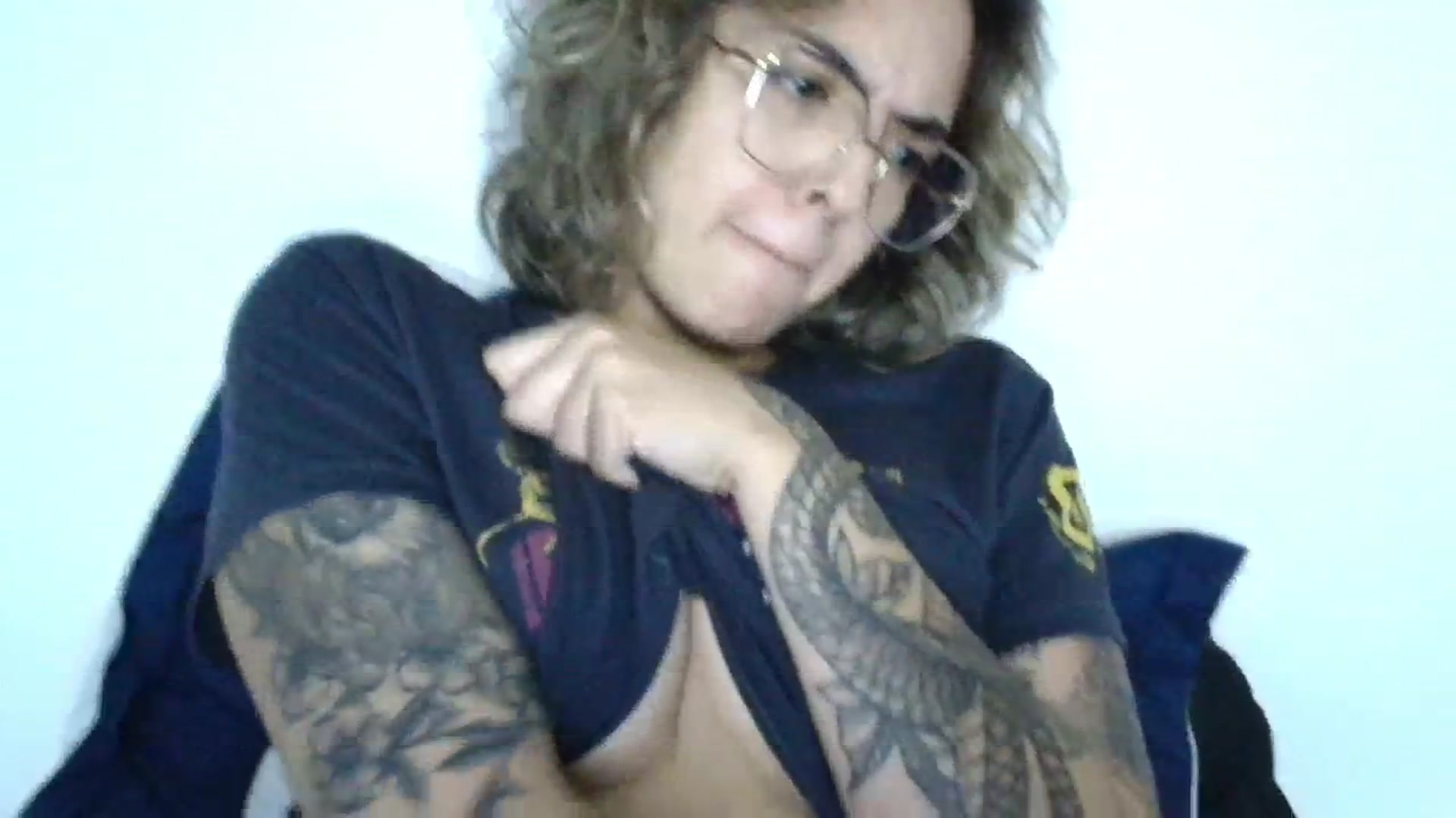 Gallery image thumbnail from RiversideCA's myfreecams stream on, 06/26/2024, 06:39 image 6 of 20