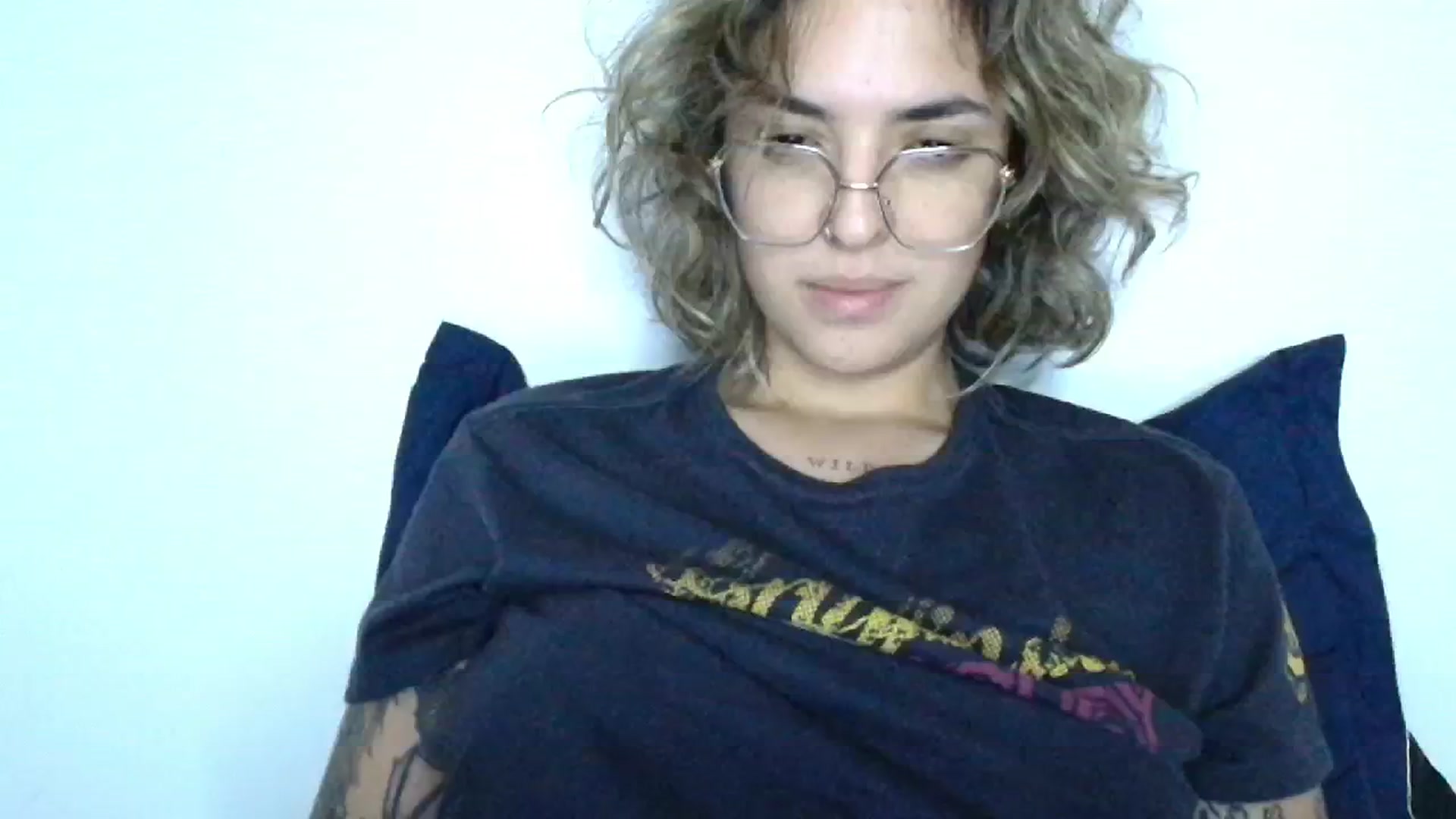 Gallery image thumbnail from RiversideCA's myfreecams stream on, 06/26/2024, 07:37 image 7 of 20