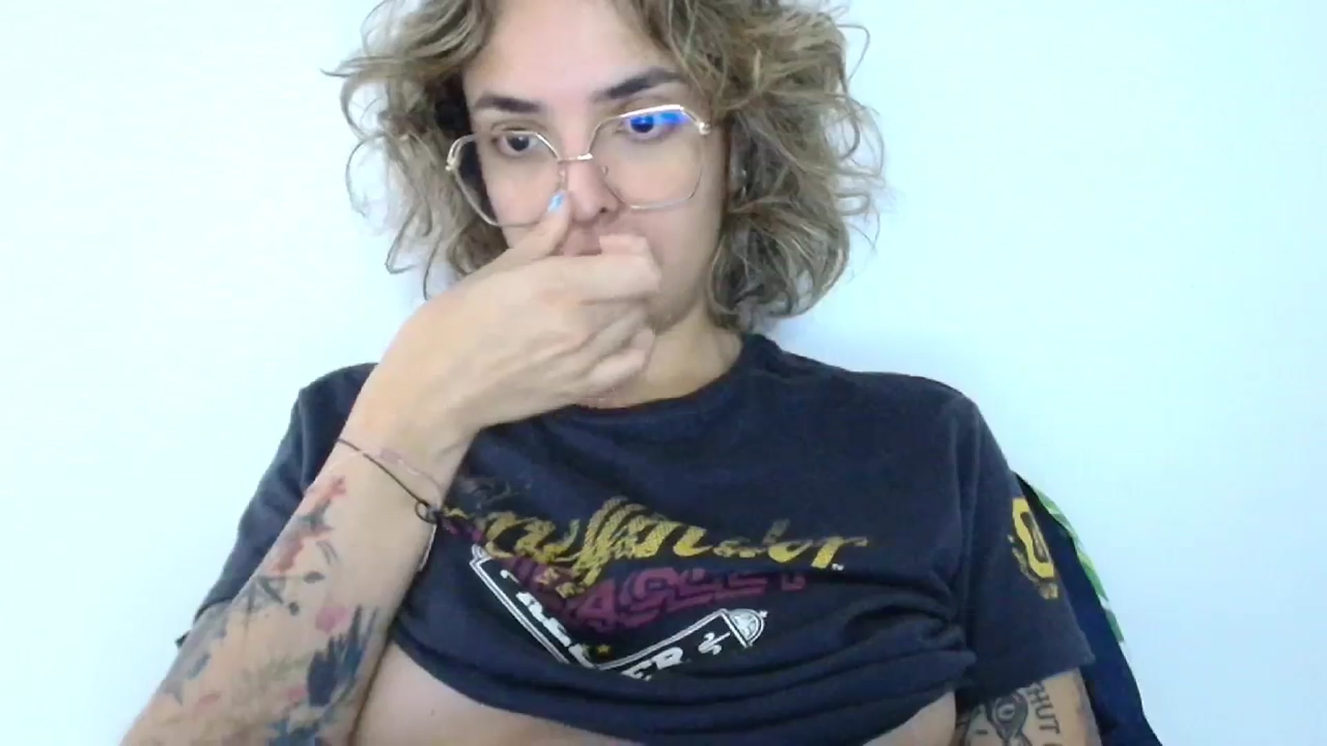 Gallery image thumbnail from RiversideCA's myfreecams stream on, 06/26/2024, 17:00 image 16 of 20