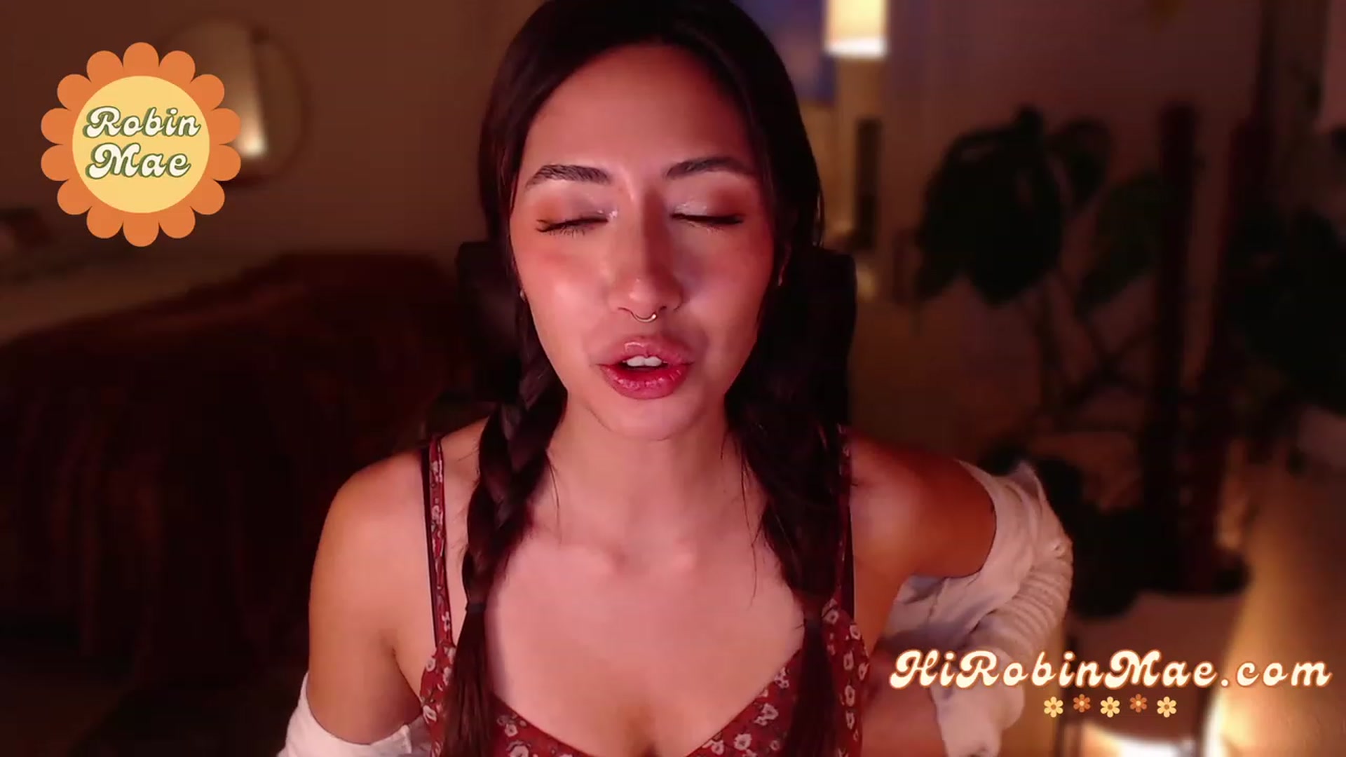 Gallery image thumbnail from RobinMae's myfreecams stream on, 11/24/2022, 01:05 image 15 of 20