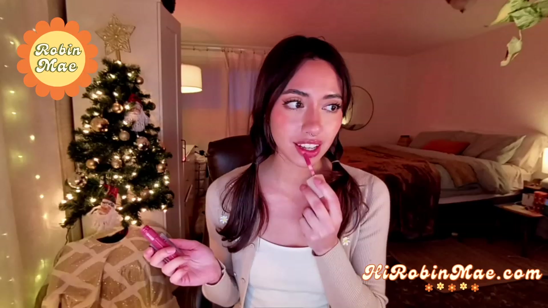 Gallery image thumbnail from RobinMae's myfreecams stream on, 12/06/2022, 01:21 image 10 of 20