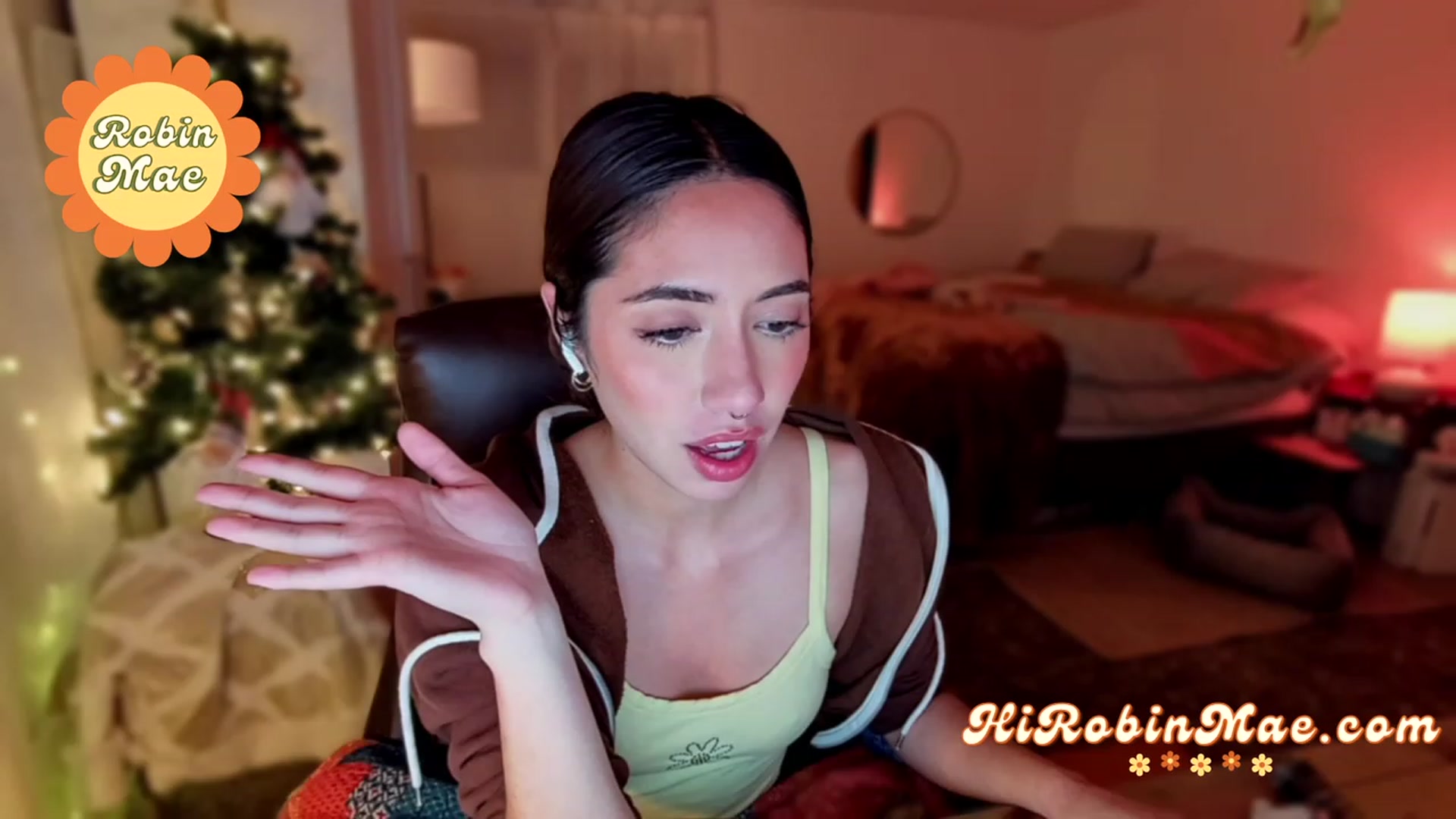 Gallery image thumbnail from RobinMae's myfreecams stream on, 12/07/2022, 03:00 image 13 of 20