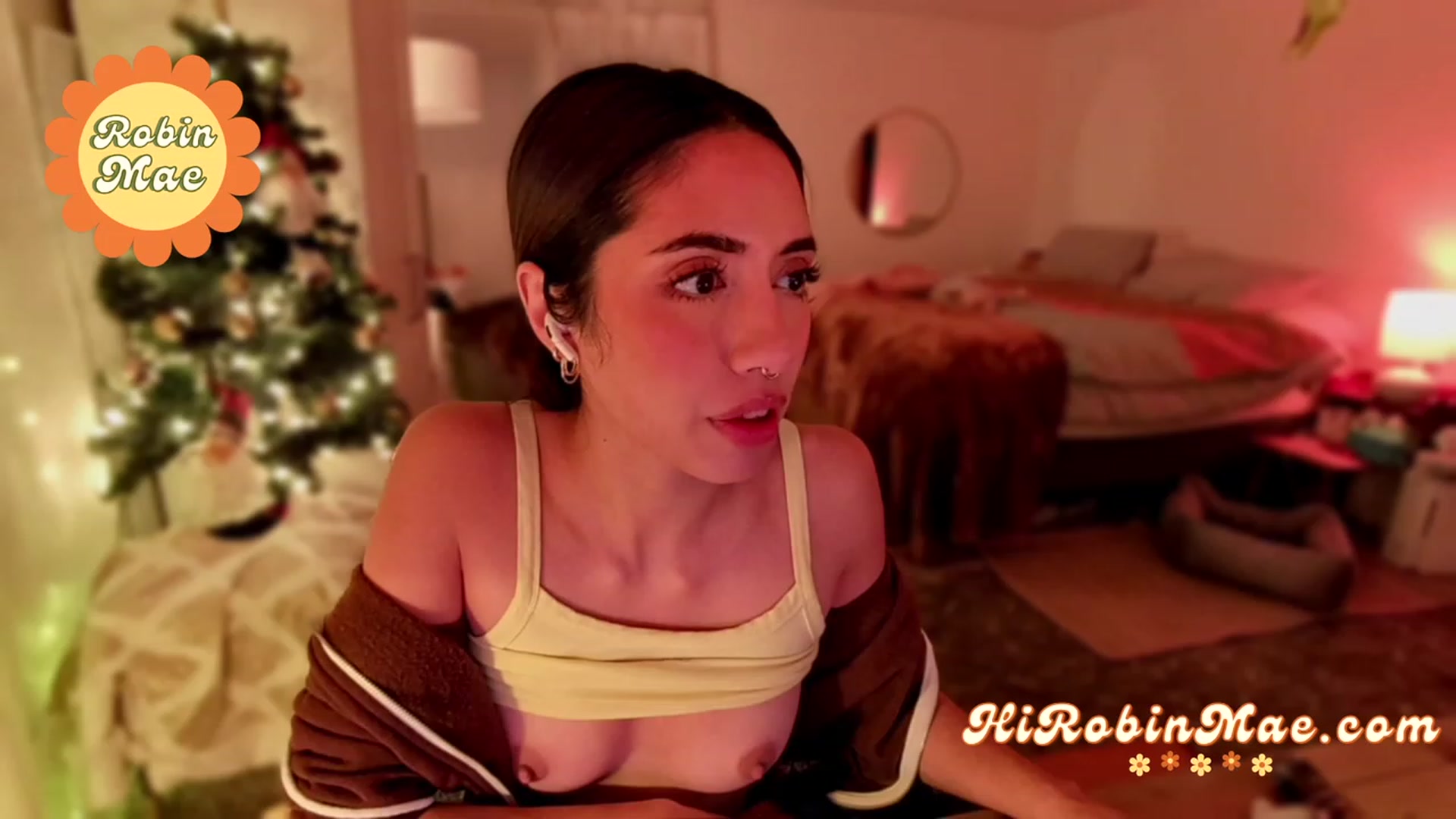 Gallery image thumbnail from RobinMae's myfreecams stream on, 12/07/2022, 03:00 image 10 of 20