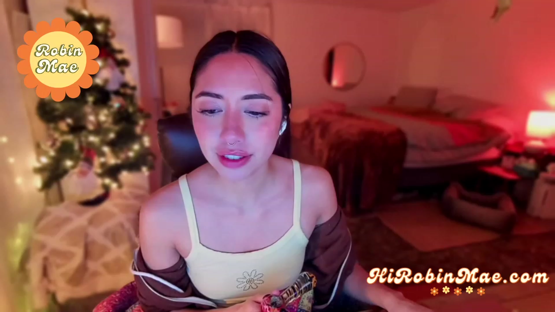 Gallery image thumbnail from RobinMae's myfreecams stream on, 12/07/2022, 04:45 image 1 of 20