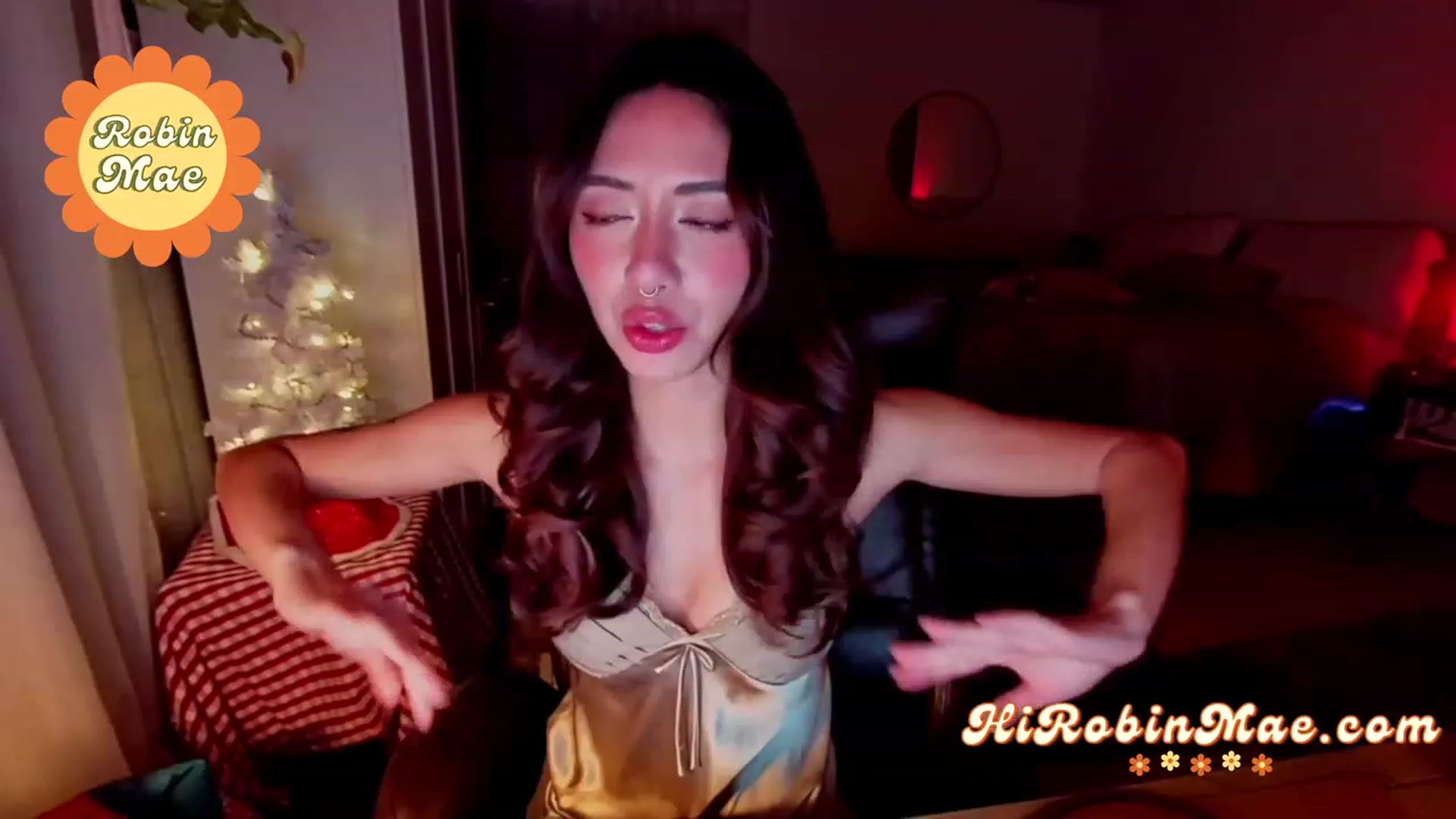Gallery image thumbnail from RobinMae's myfreecams stream on, 12/16/2022, 04:19 image 17 of 20