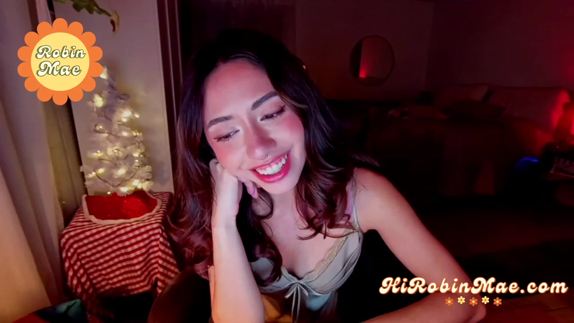 Gallery image thumbnail from RobinMae's myfreecams stream on, 12/16/2022, 04:19 image 16 of 20