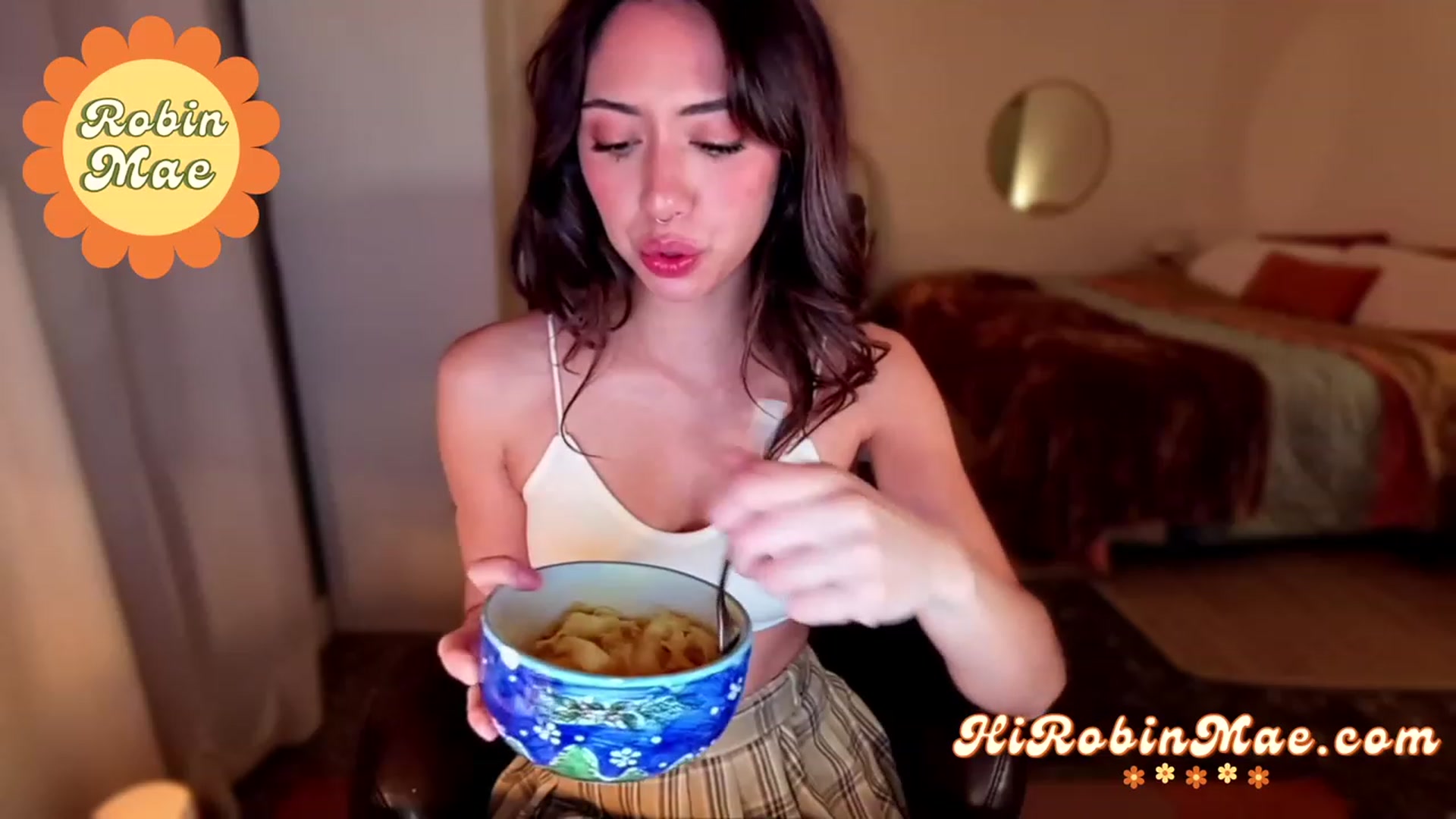 Gallery image thumbnail from RobinMae's myfreecams stream on, 01/04/2023, 04:35 image 14 of 20