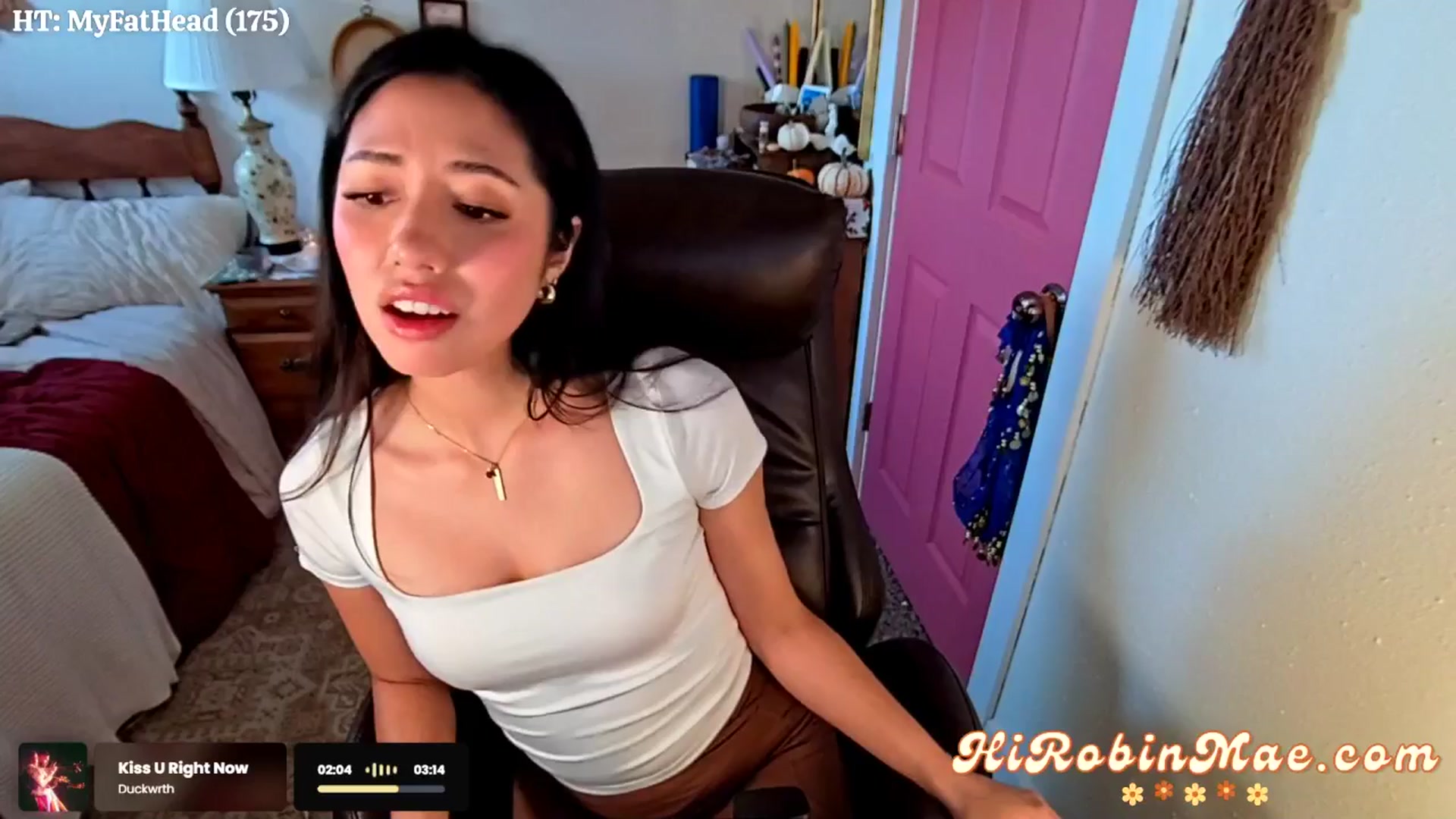Gallery image thumbnail from RobinMae's myfreecams stream on, 10/25/2024, 23:33 image 14 of 20