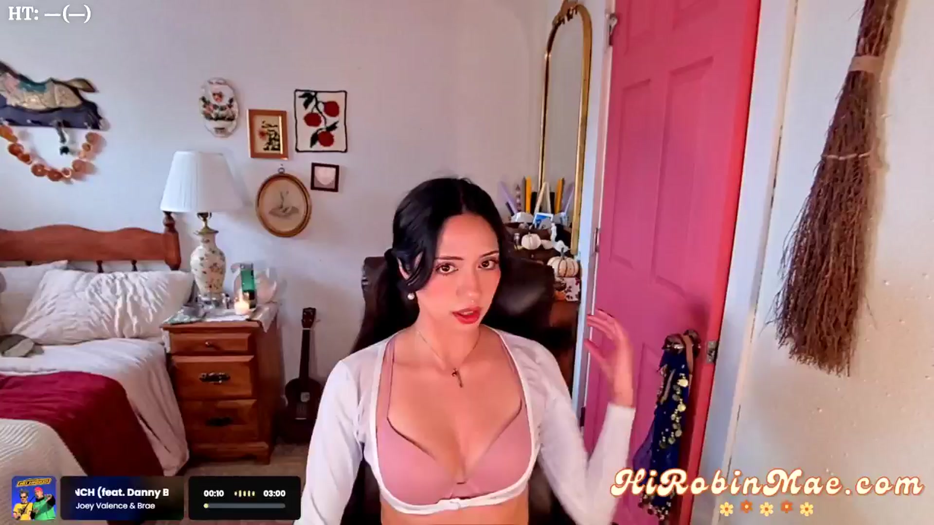 Gallery image thumbnail from RobinMae's myfreecams stream on, 10/30/2024, 23:15 image 2 of 20
