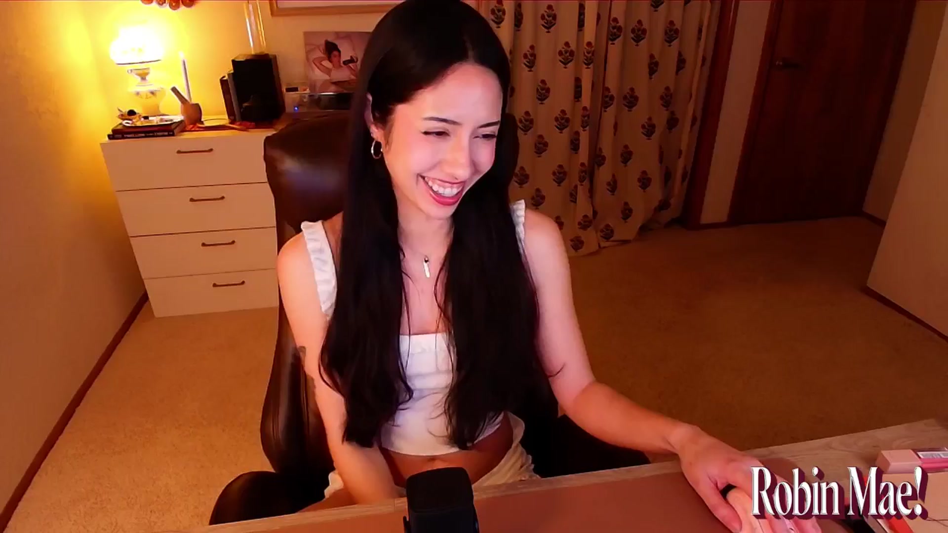 Gallery image thumbnail from RobinMae's myfreecams stream on, 04/03/2026, 04:37 image 3 of 20