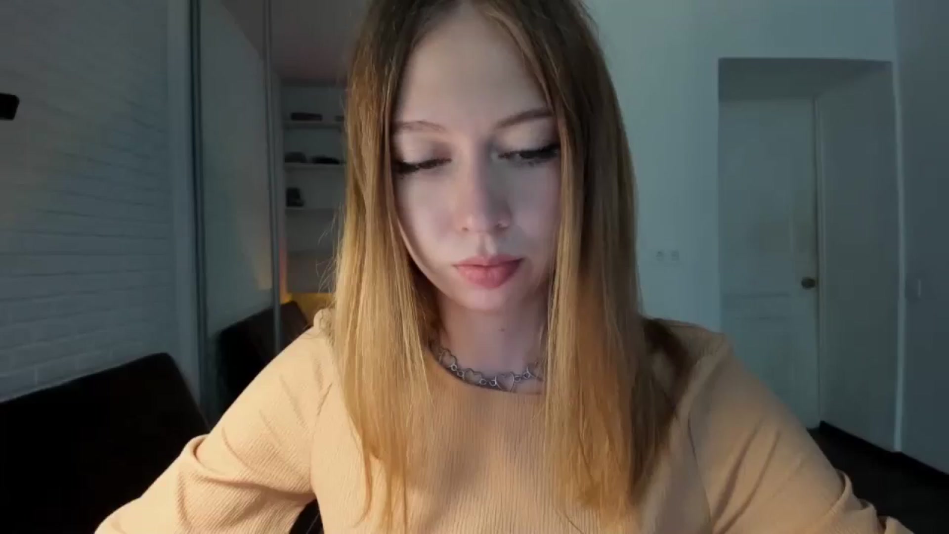 Gallery image thumbnail from RoboSasha's myfreecams stream on, 08/26/2024, 13:46 image 7 of 20
