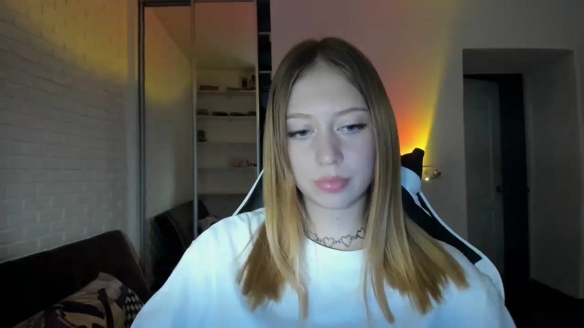 Gallery image thumbnail from RoboSasha's myfreecams stream on, 08/31/2024, 16:22 image 17 of 20
