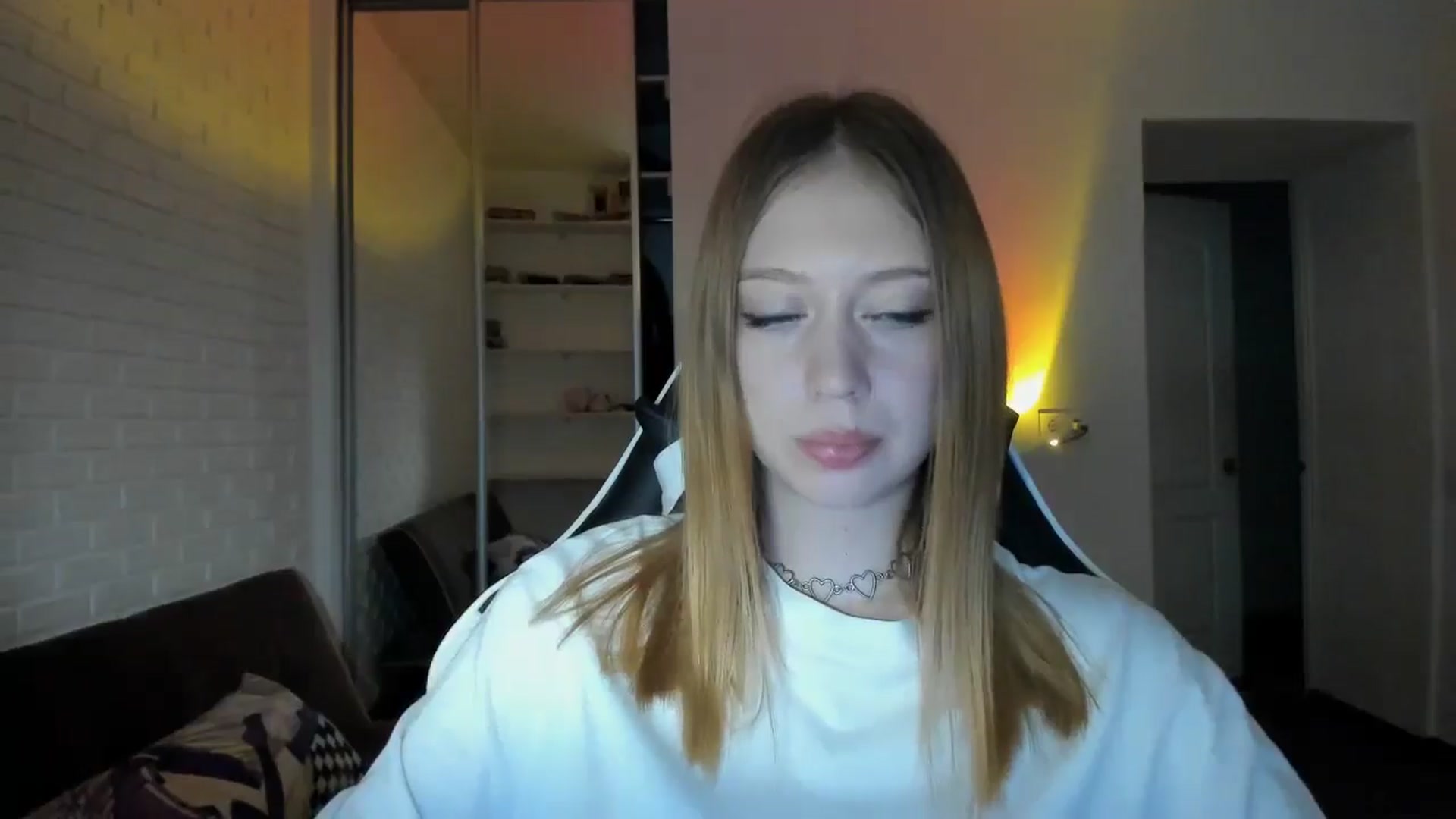 Gallery image thumbnail from RoboSasha's myfreecams stream on, 08/31/2024, 16:22 image 2 of 20